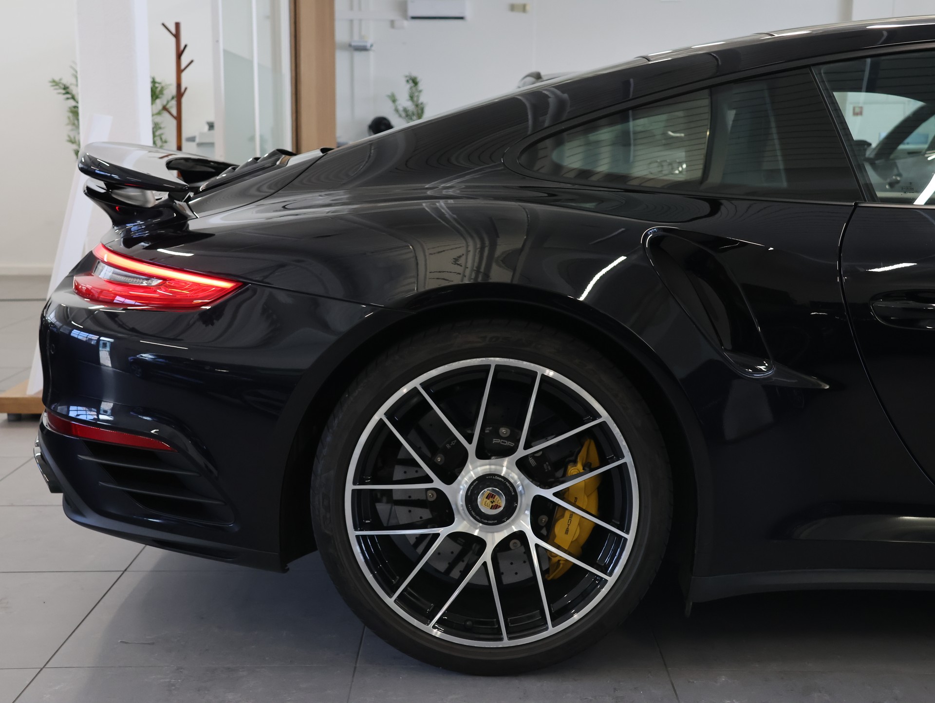 PORSCHE 911 Turbo S PDK *Rückfahrkamera* *Bose* *Panoramadach*-image-6