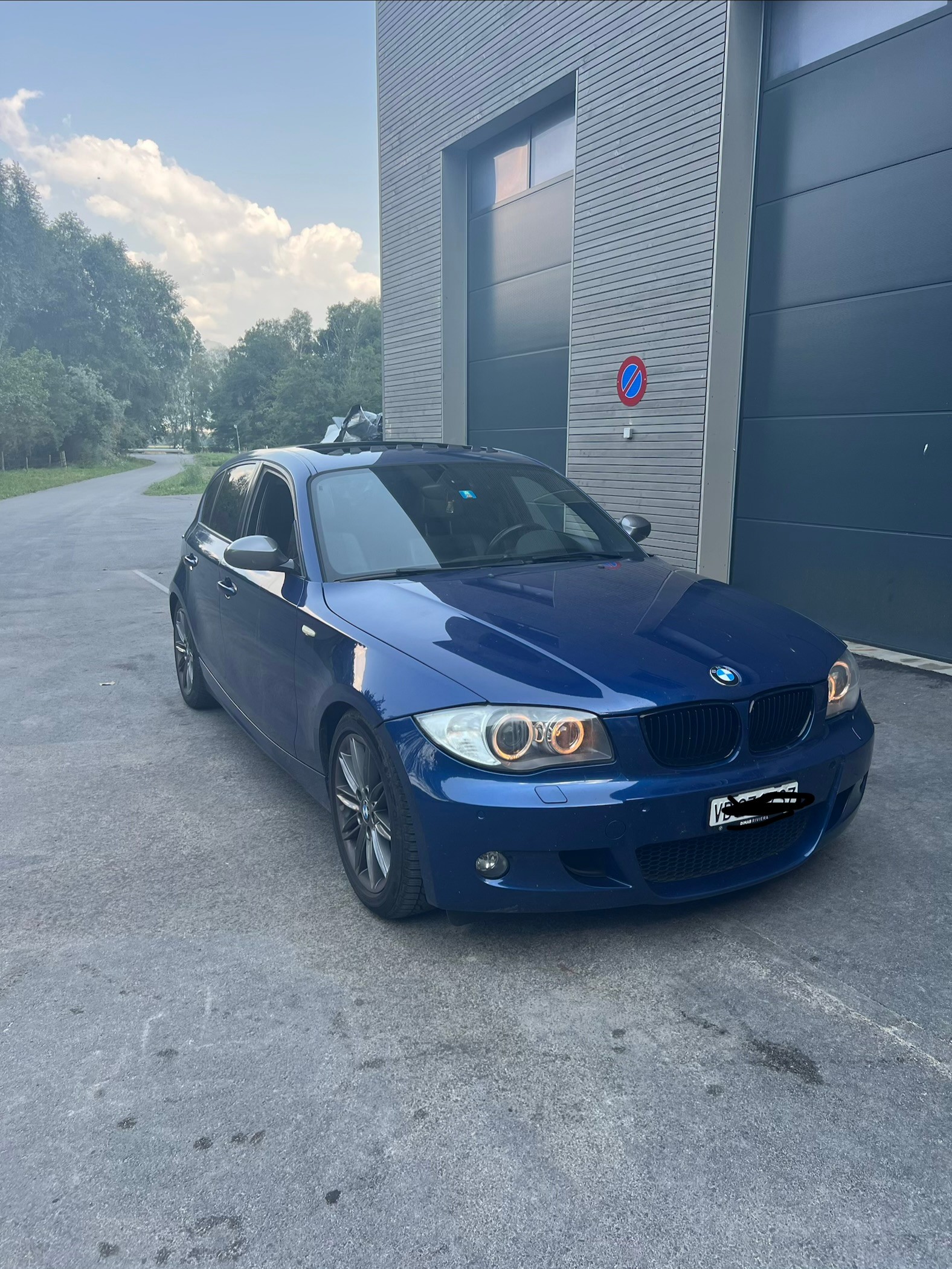 BMW 123d-image-1