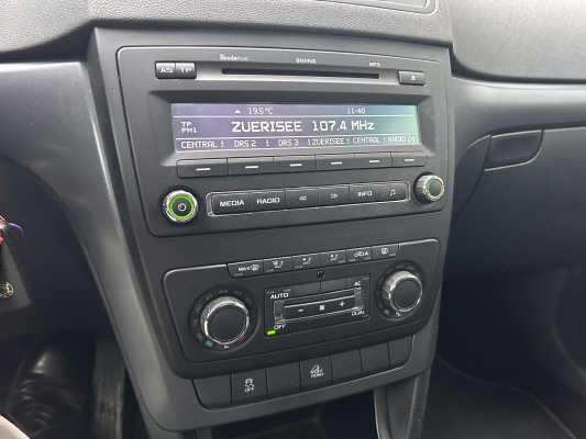 SKODA Yeti 1.8 TSI Active 4x4-image-10