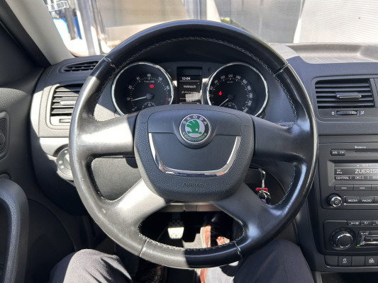 SKODA Yeti 1.8 TSI Active 4x4-image-8