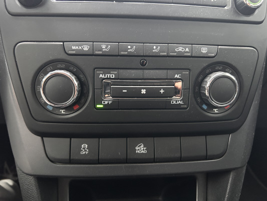 SKODA Yeti 1.8 TSI Active 4x4-image-11