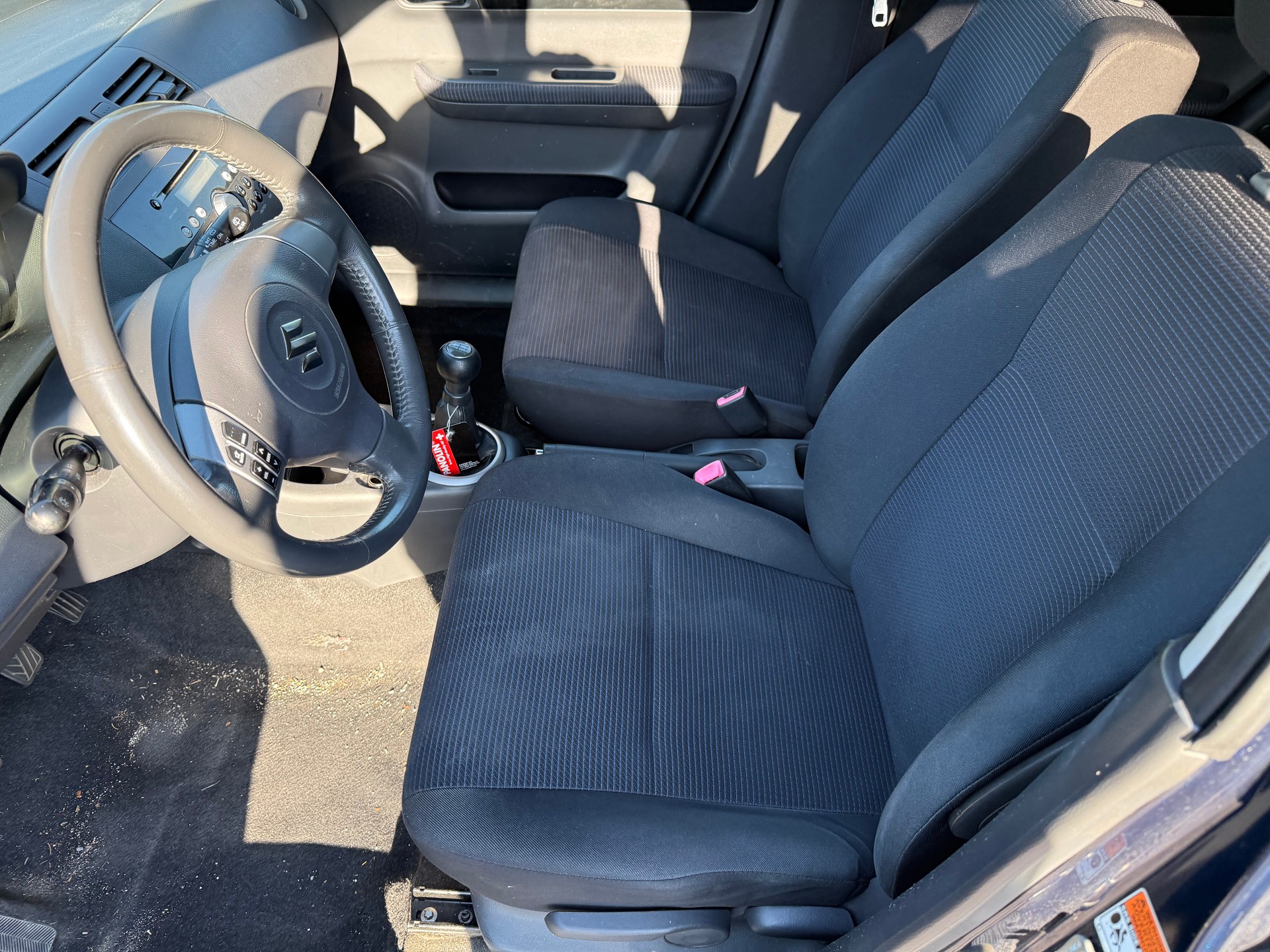 SUZUKI Swift 1.3i 16V GL 4x4-image-11