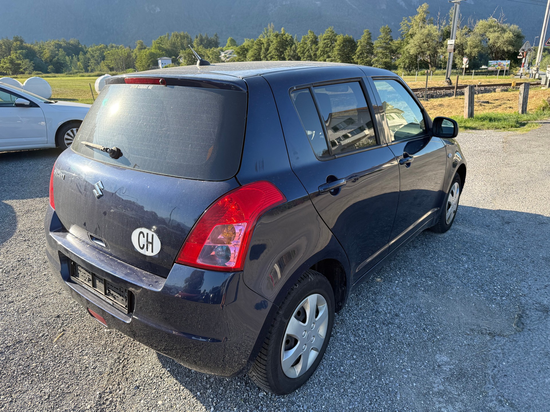 SUZUKI Swift 1.3i 16V GL 4x4-image-4