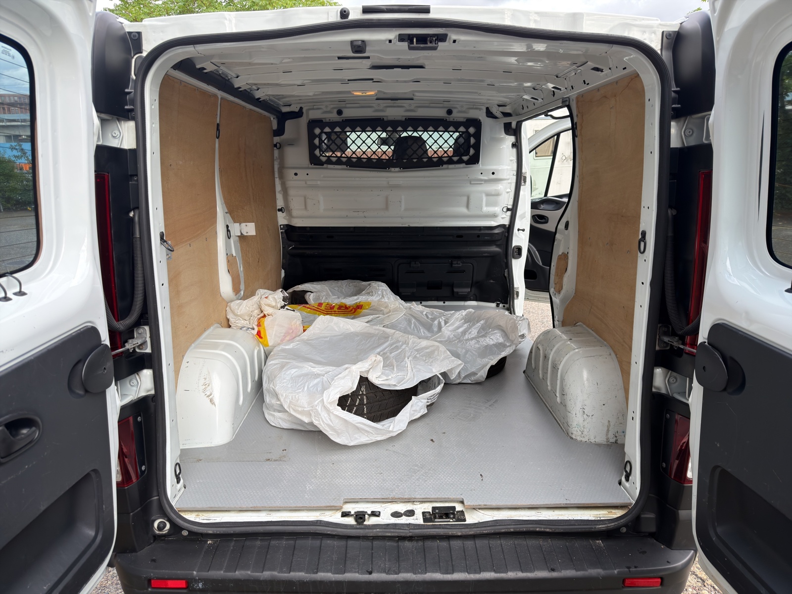 RENAULT Trafic 1.6 dCi 95 2.9t Business L1H1-image-21