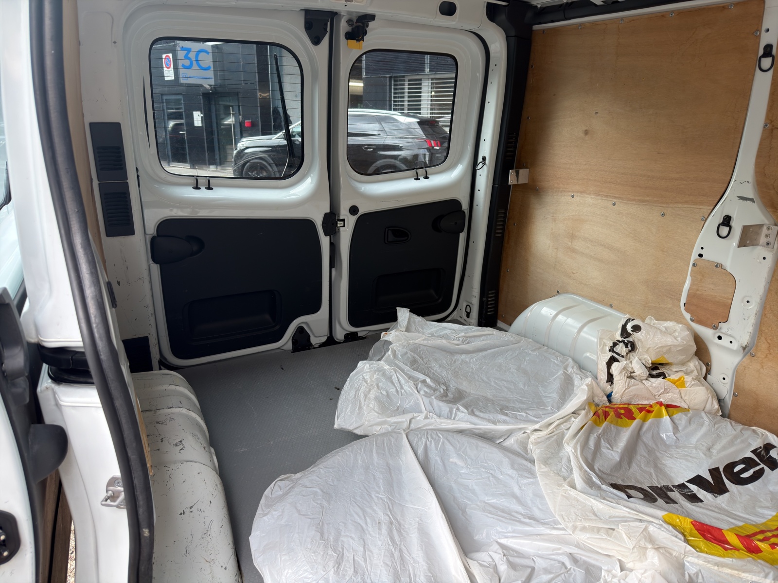 RENAULT Trafic 1.6 dCi 95 2.9t Business L1H1-image-17
