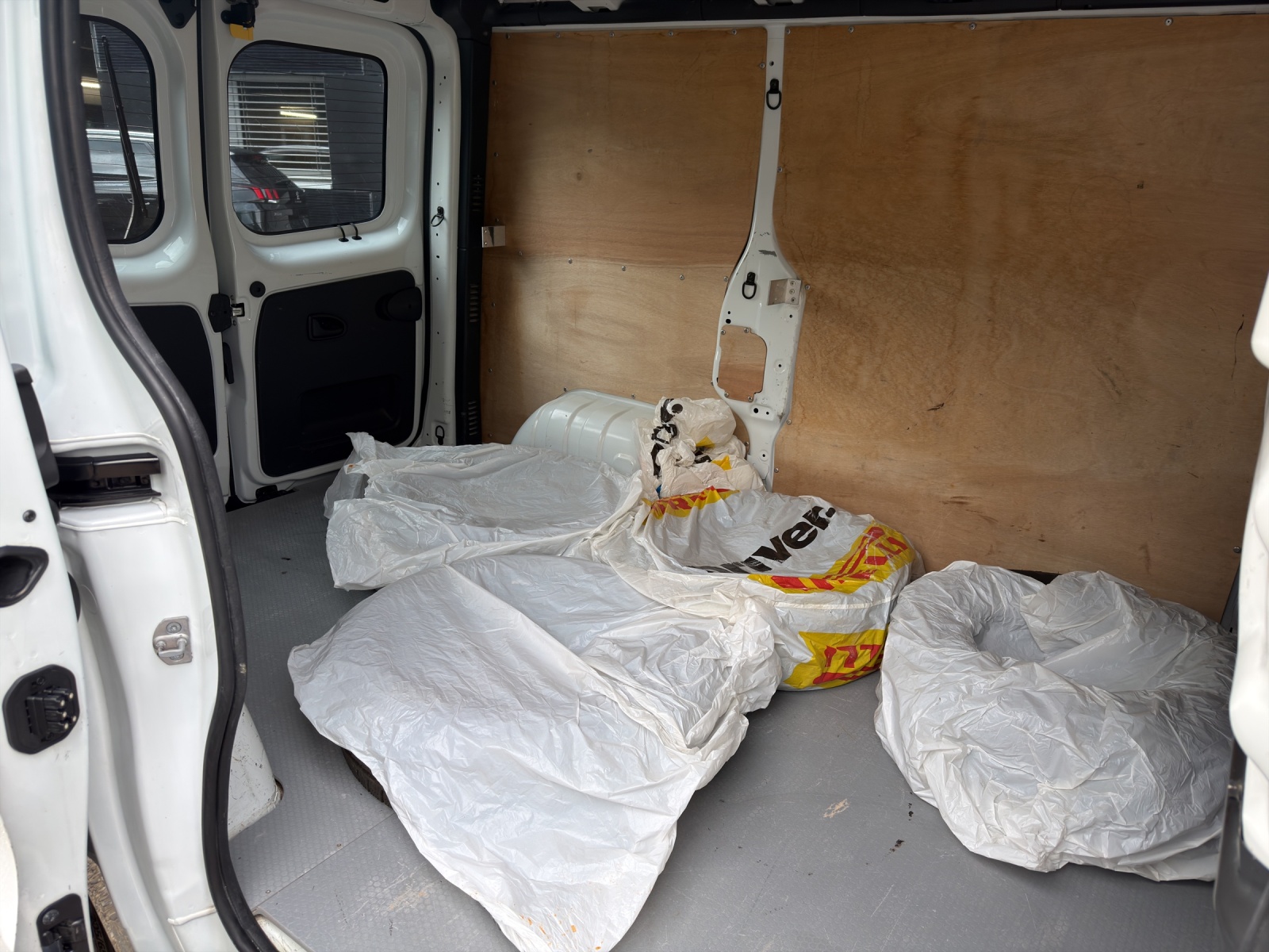 RENAULT Trafic 1.6 dCi 95 2.9t Business L1H1-image-15