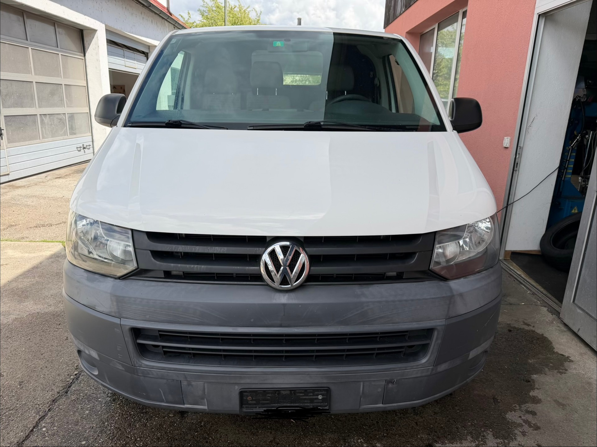 VW T5 2.0 TDI-image-0