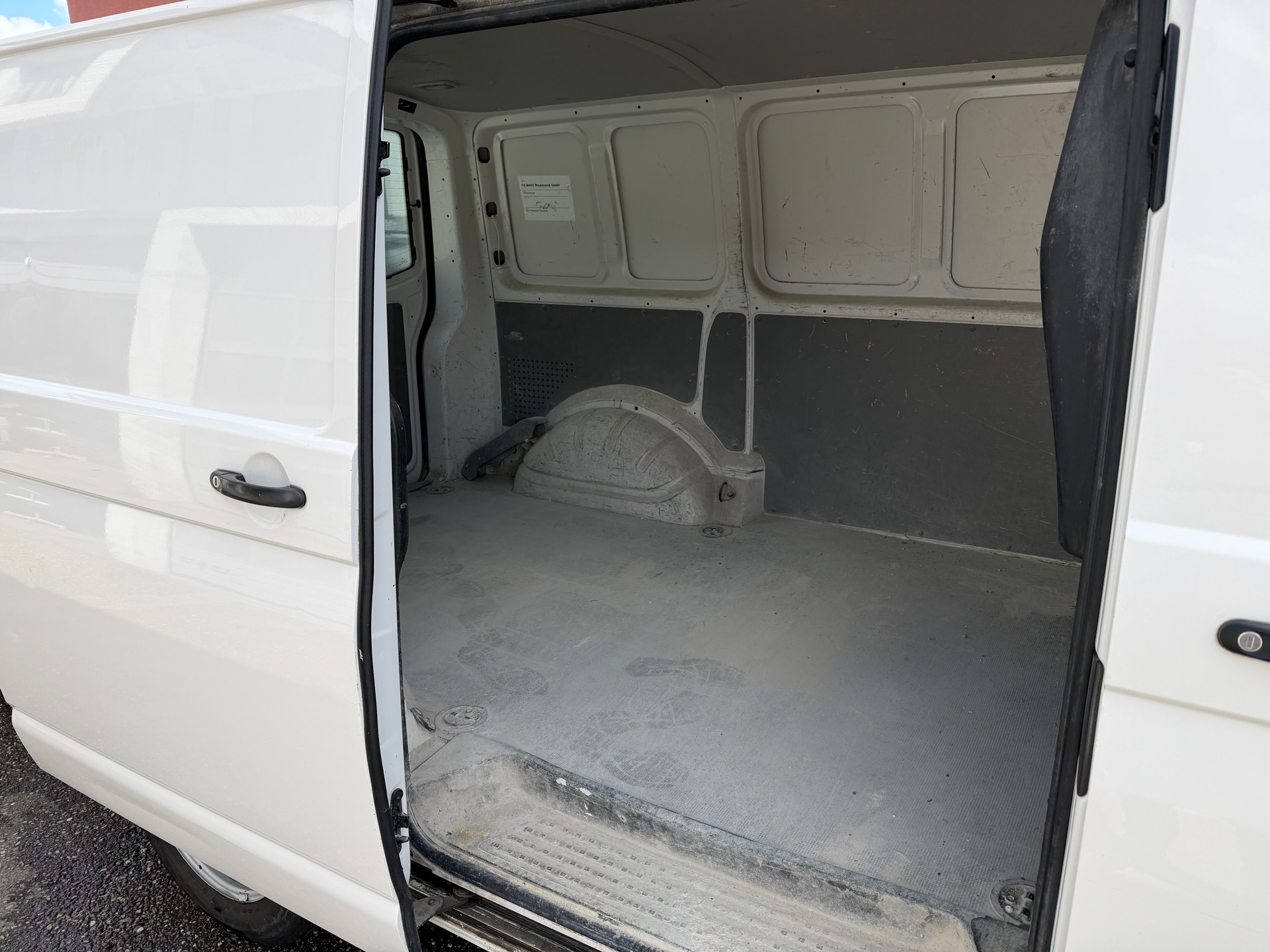VW T5 2.0 TDI-image-12