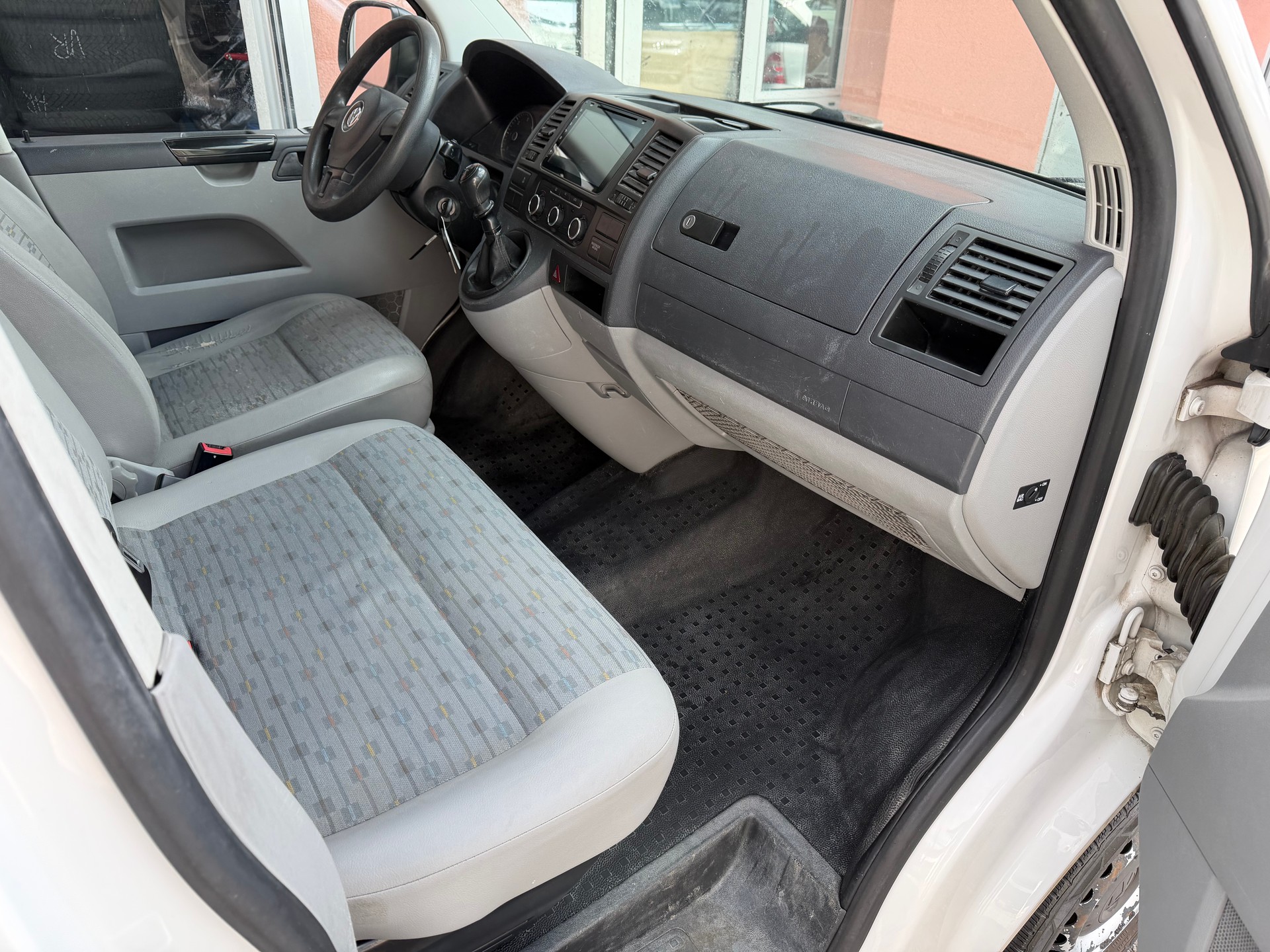 VW T5 2.0 TDI-image-10