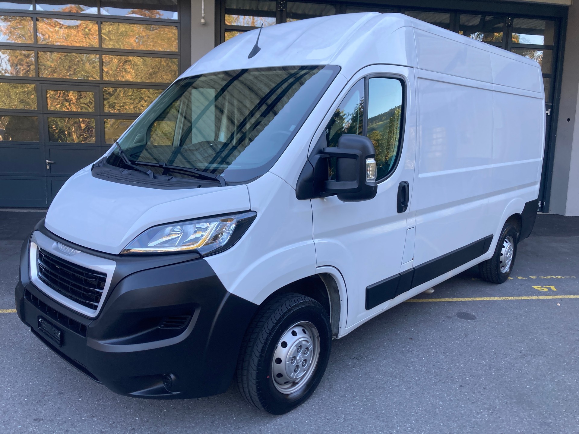 PEUGEOT Boxer 2.2 HDI 330 Pro L2H2-image-0