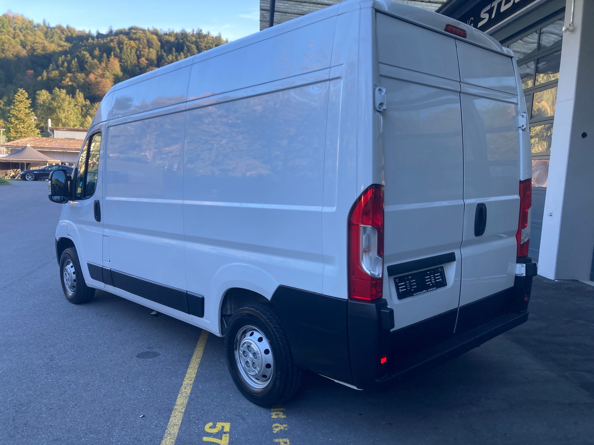 PEUGEOT Boxer 2.2 HDI 330 Pro L2H2-image-2