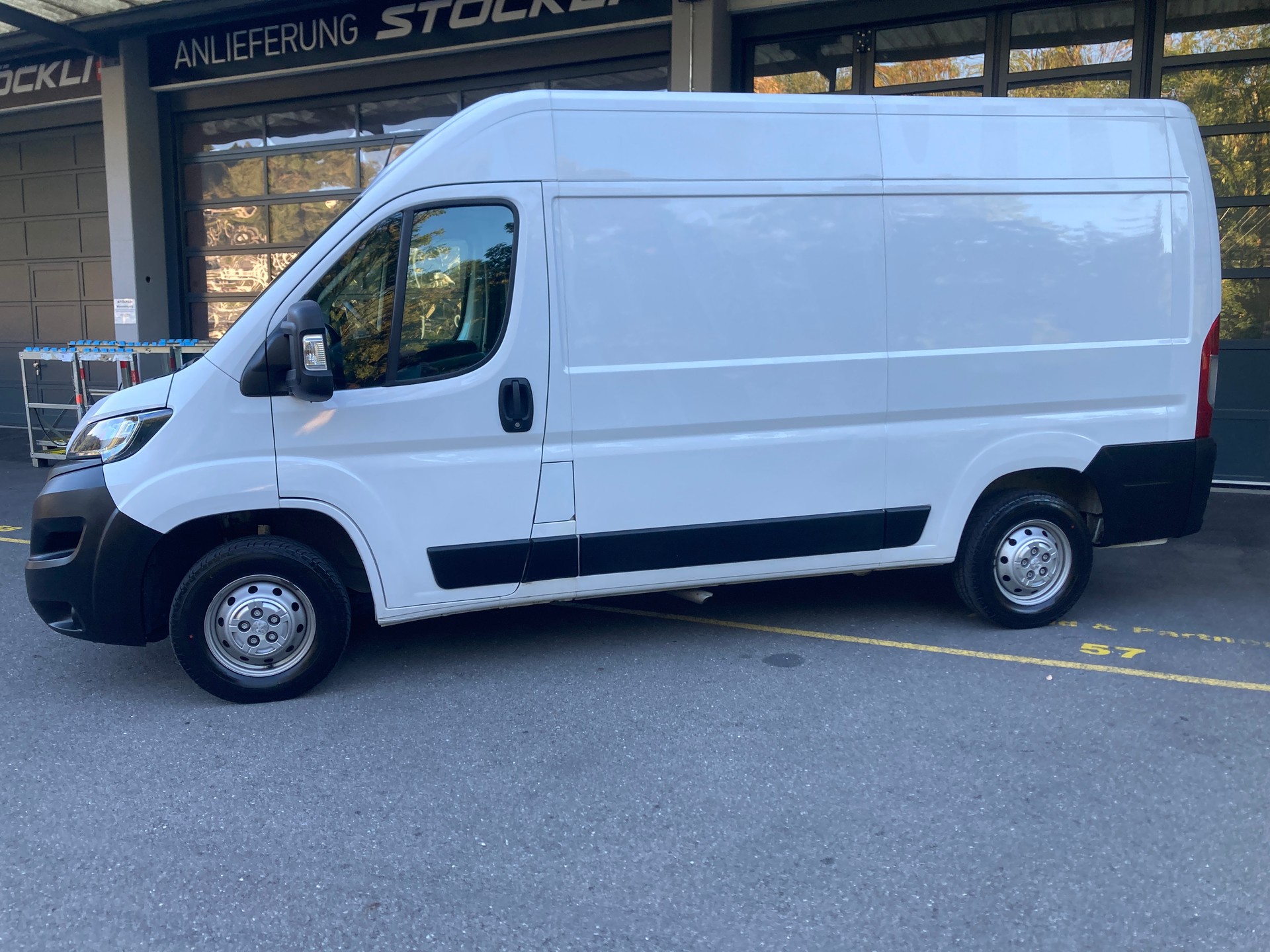 PEUGEOT Boxer 2.2 HDI 330 Pro L2H2-image-1