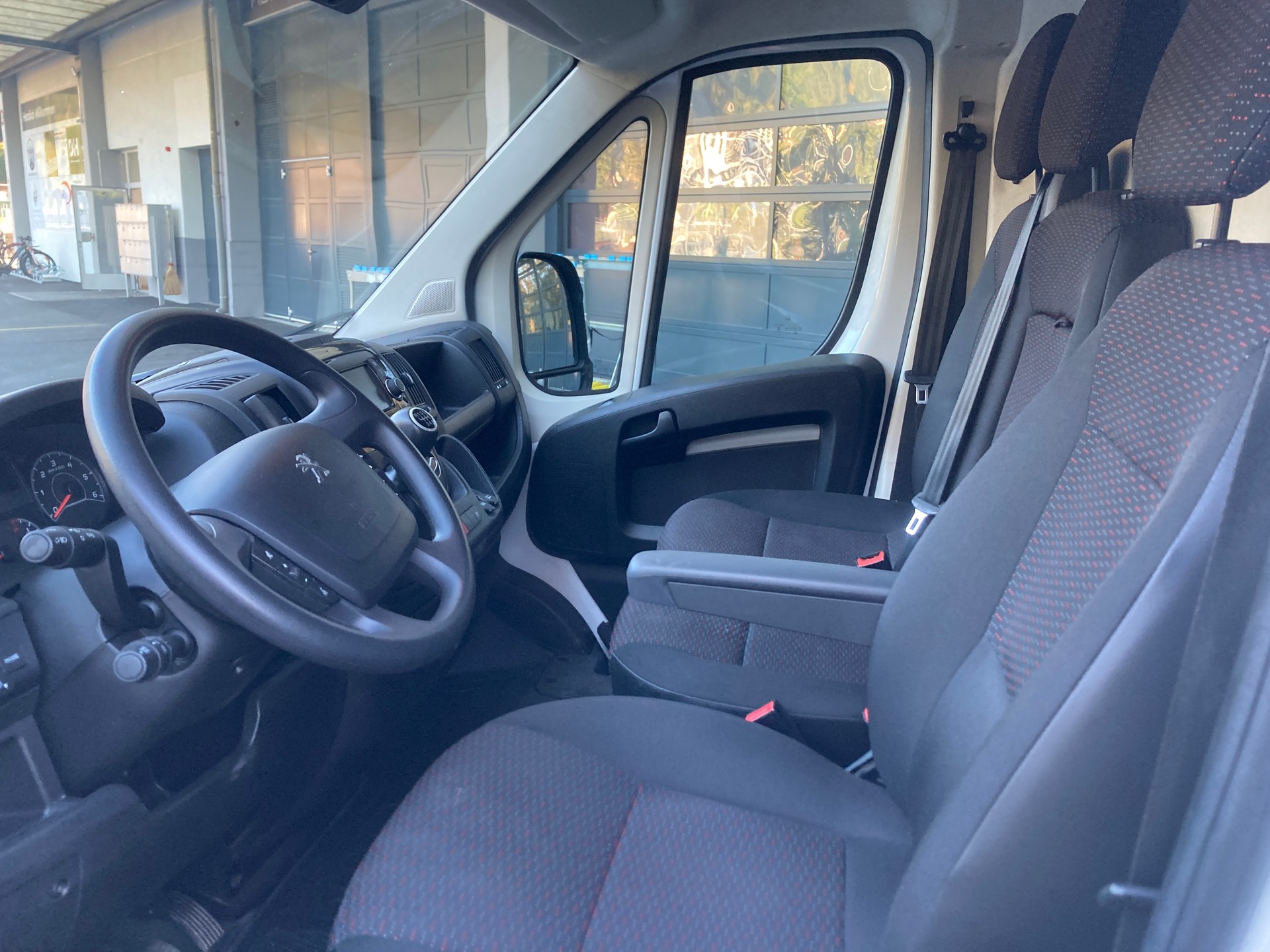 PEUGEOT Boxer 2.2 HDI 330 Pro L2H2-image-9