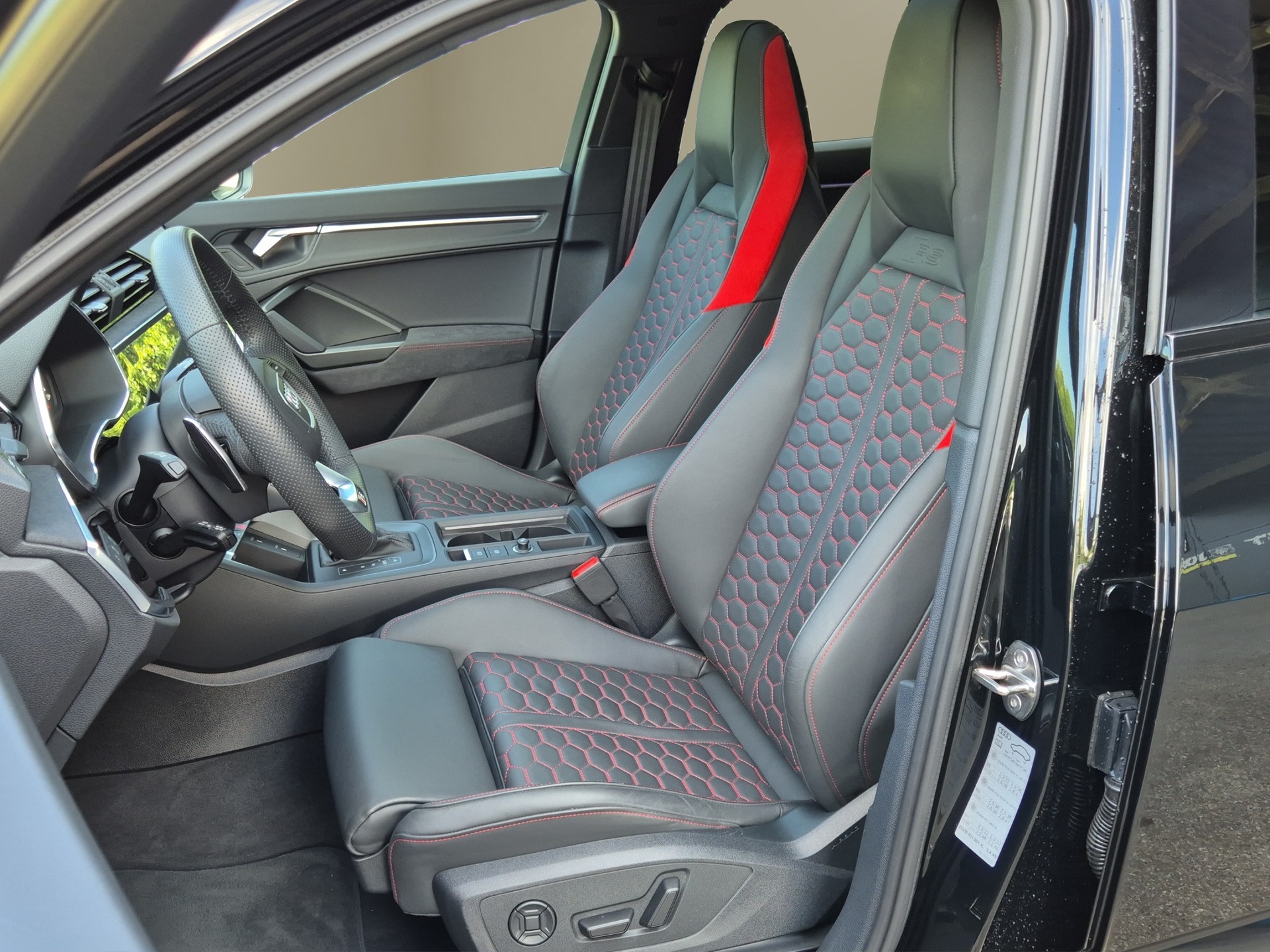 AUDI RS Q3 Sportback quattro S tronic-image-8
