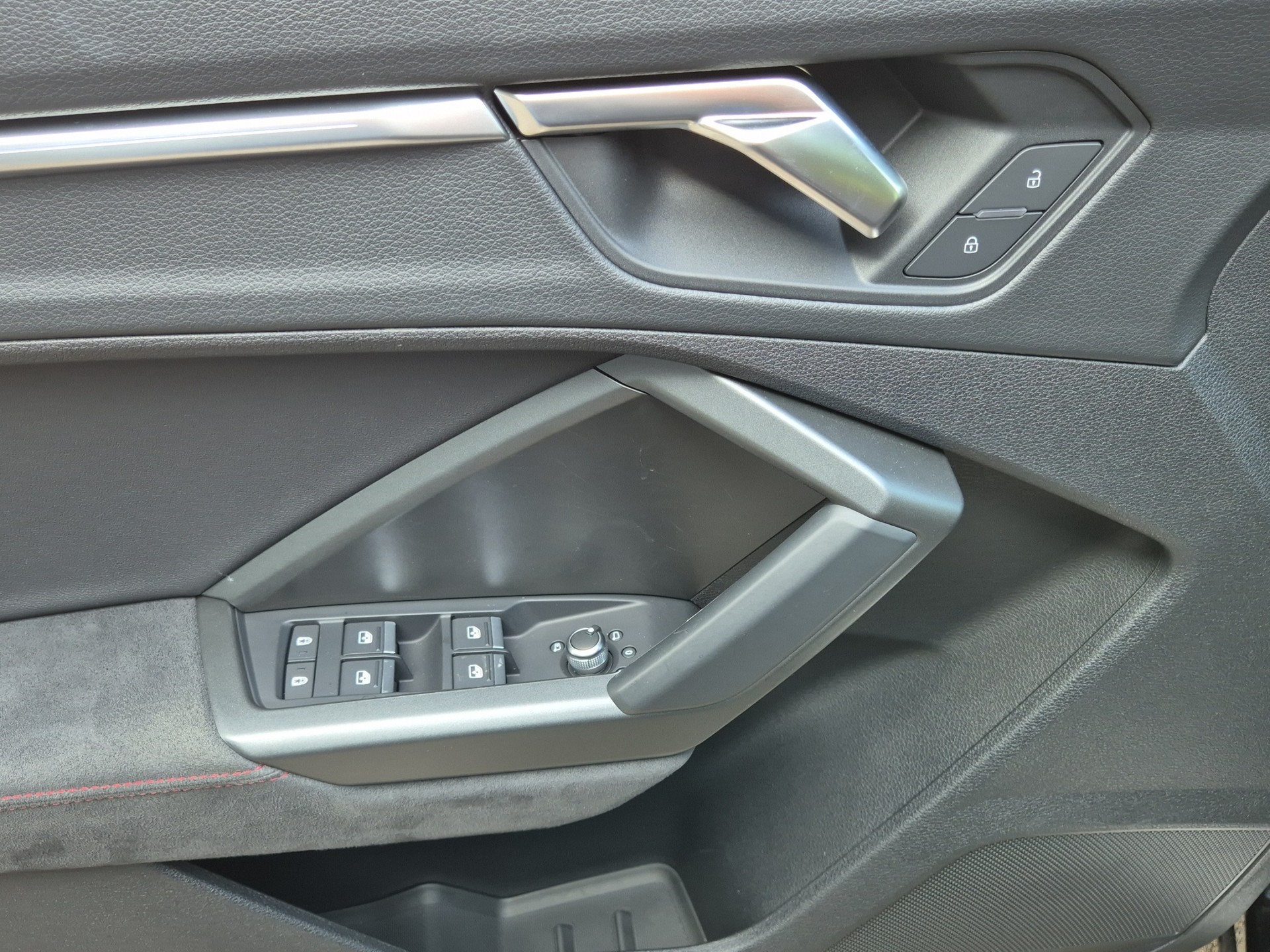 AUDI RS Q3 Sportback quattro S tronic-image-13