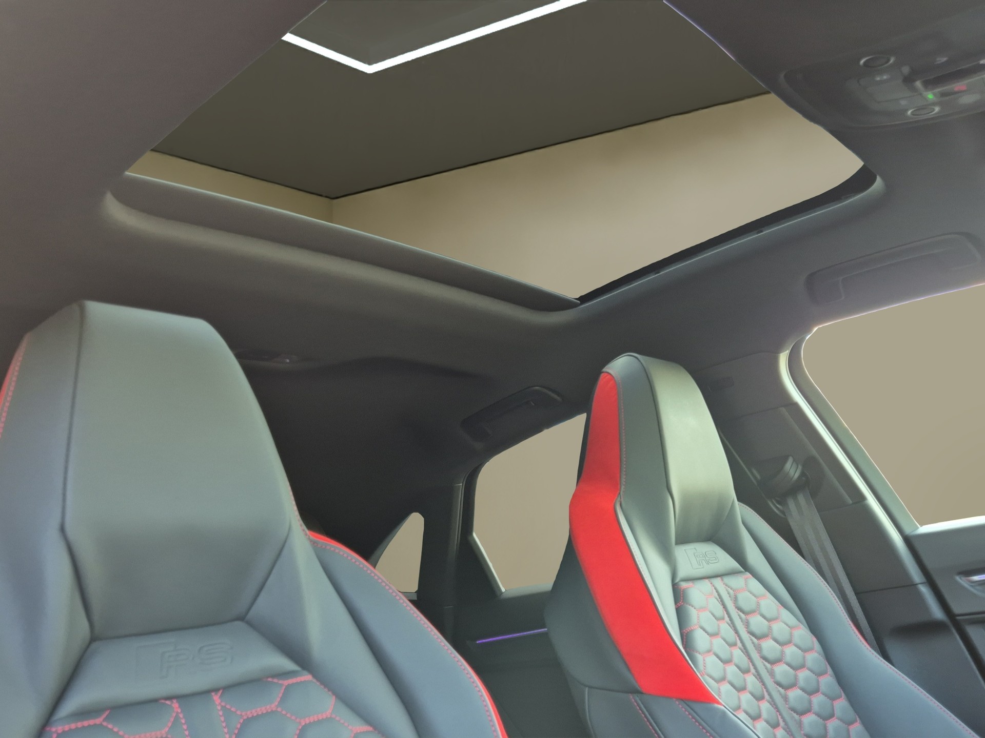 AUDI RS Q3 Sportback quattro S tronic-image-23