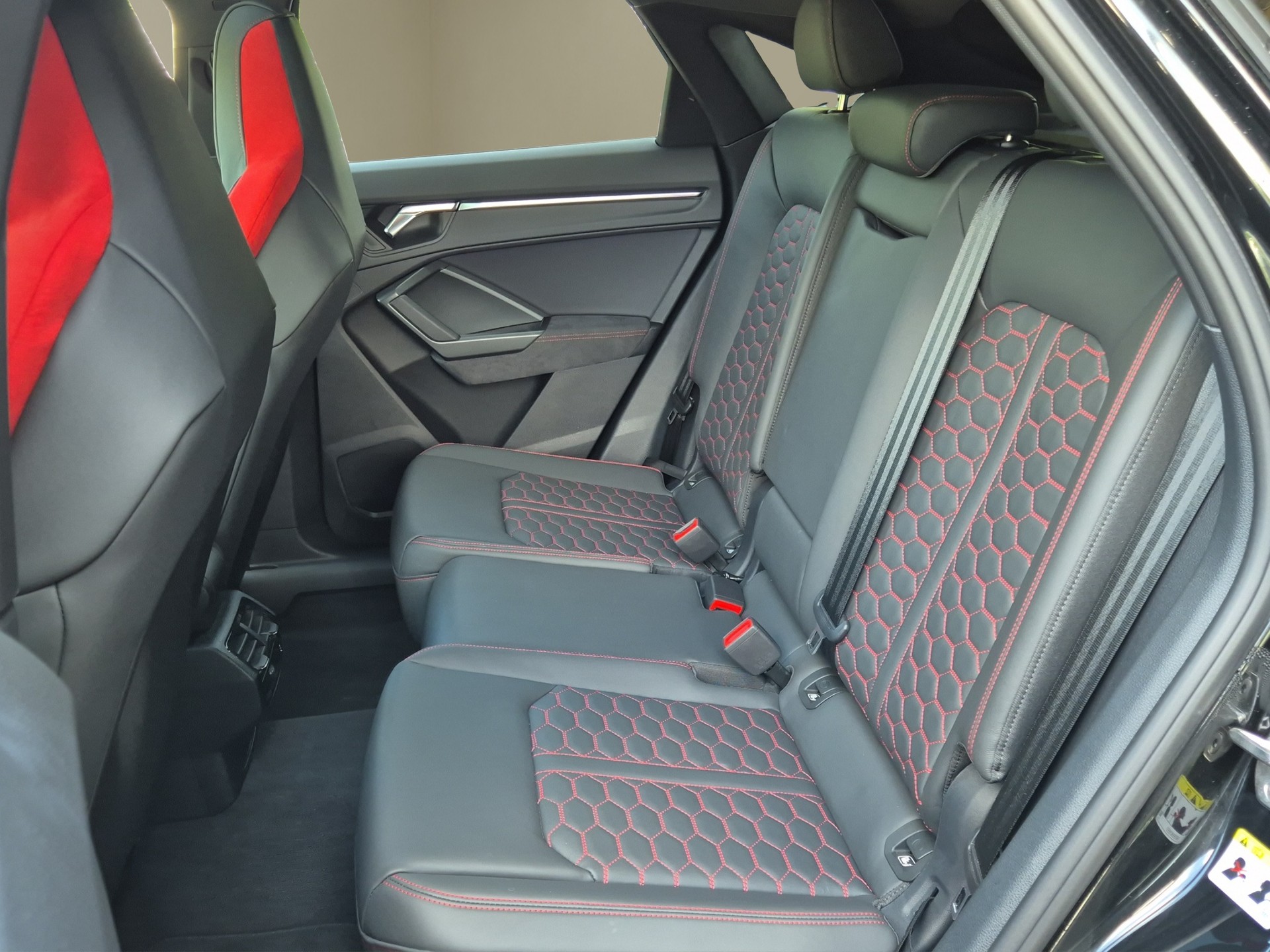 AUDI RS Q3 Sportback quattro S tronic-image-15