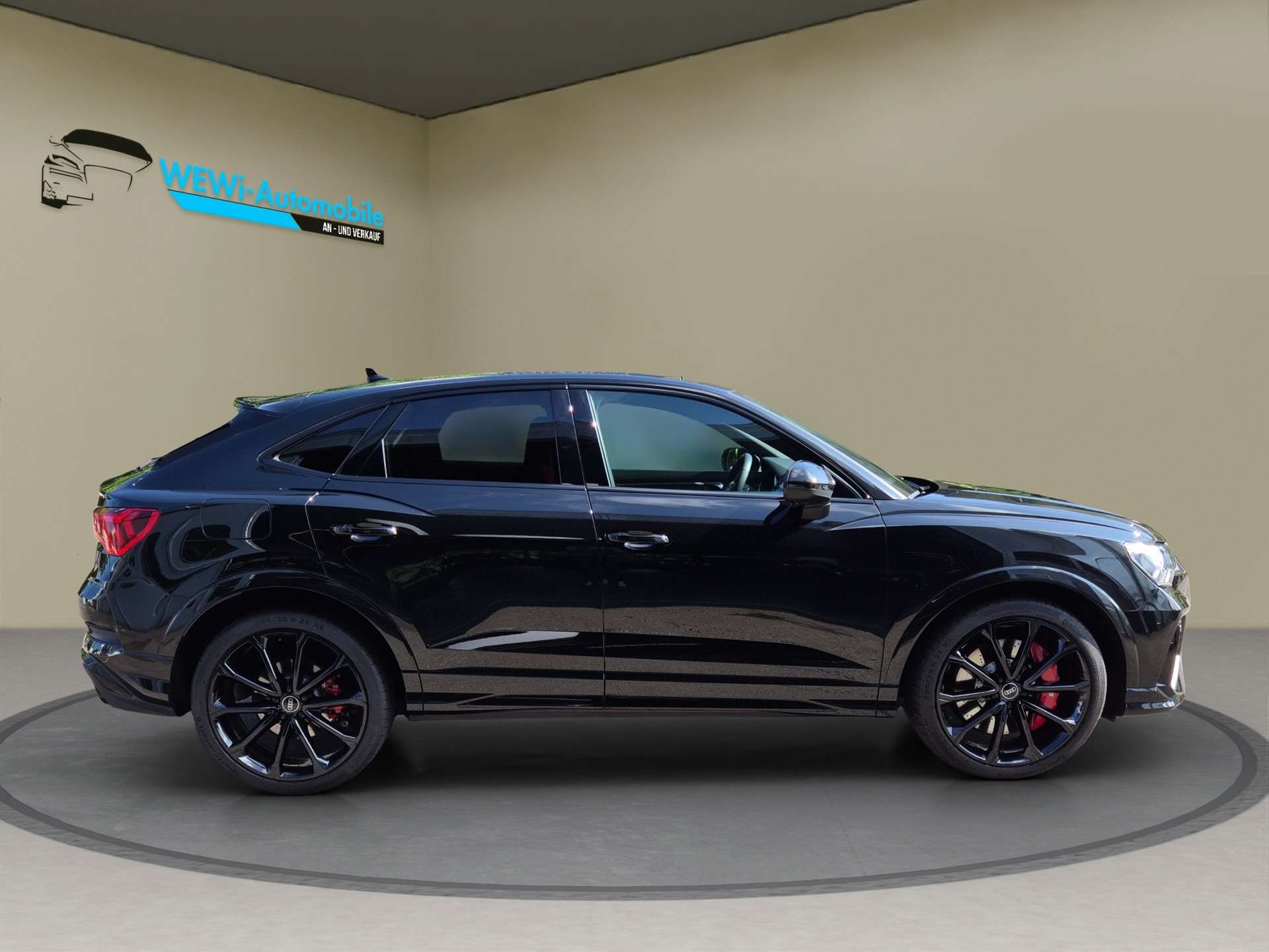 AUDI RS Q3 Sportback quattro S tronic-image-5