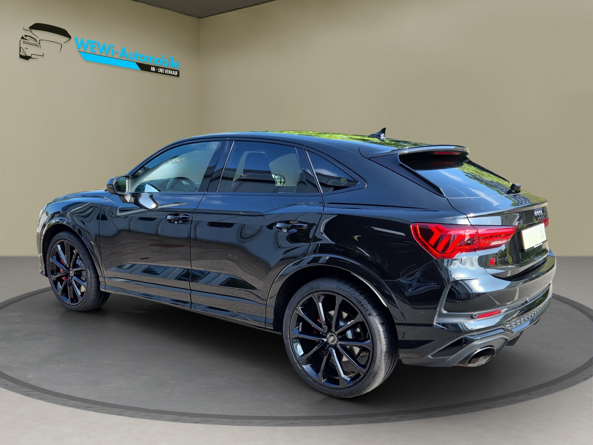 AUDI RS Q3 Sportback quattro S tronic-image-2