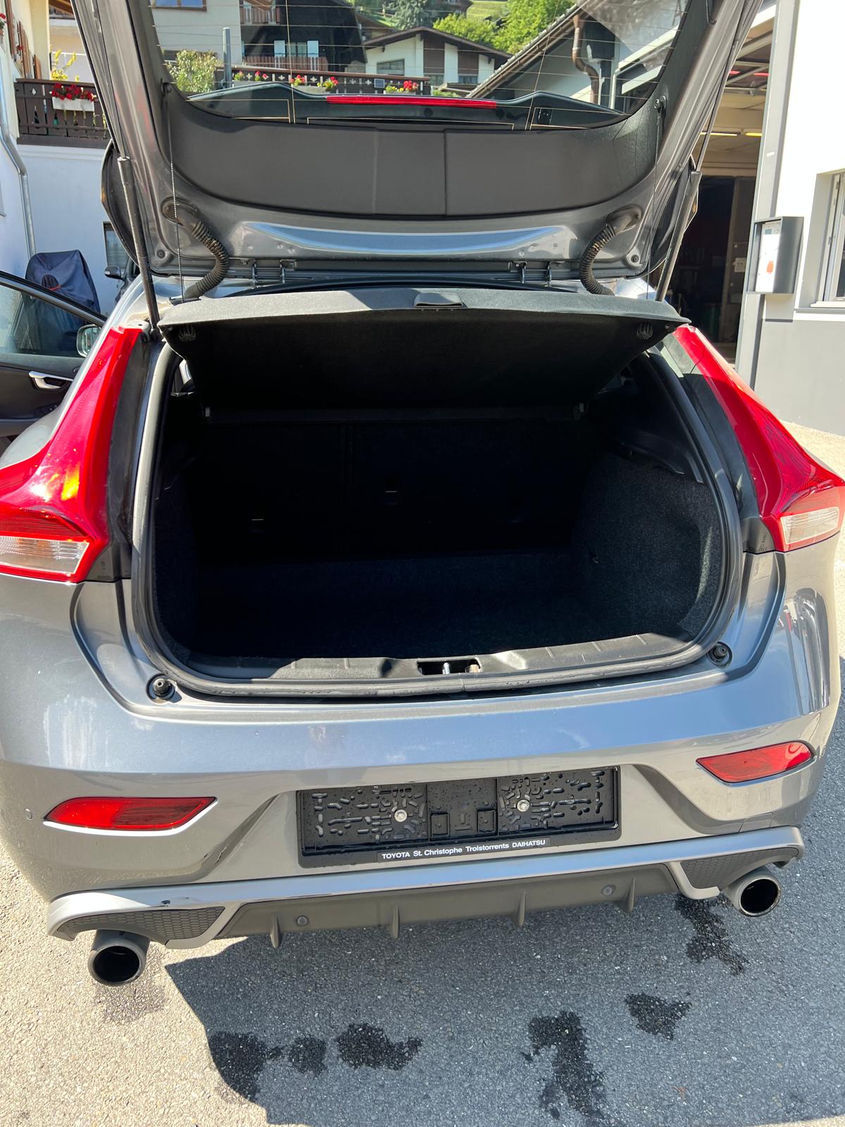 VOLVO V40 T2 Momentum Geartronic-image-5