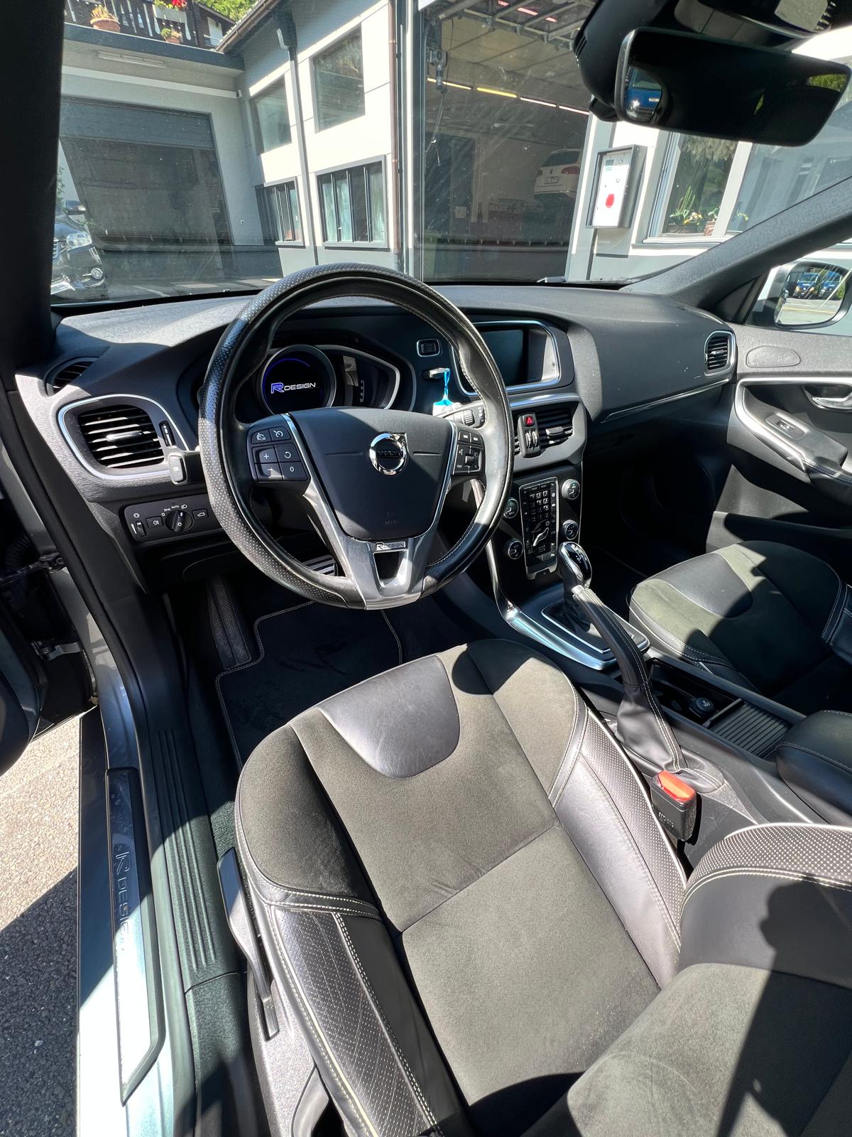 VOLVO V40 T2 Momentum Geartronic-image-3