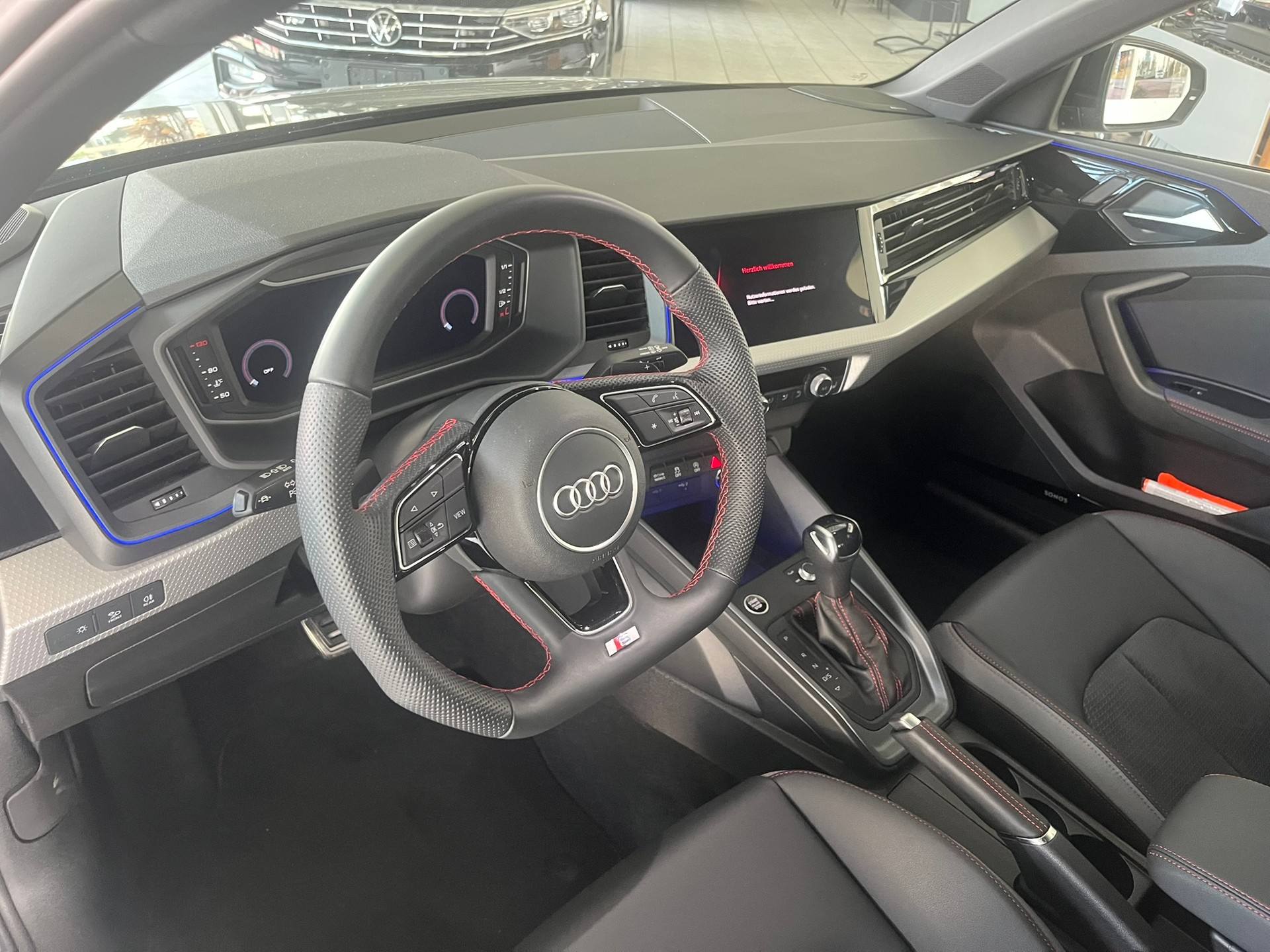 AUDI A1 allstreet 35 TFSI S-tronic-image-12