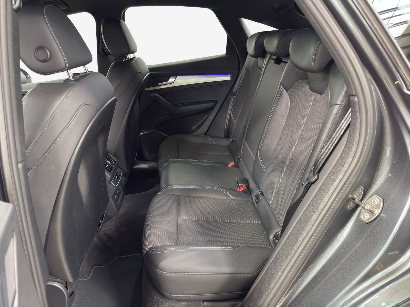 AUDI Q5 Sportback 40 TDI S line quattro S-tronic-image-11