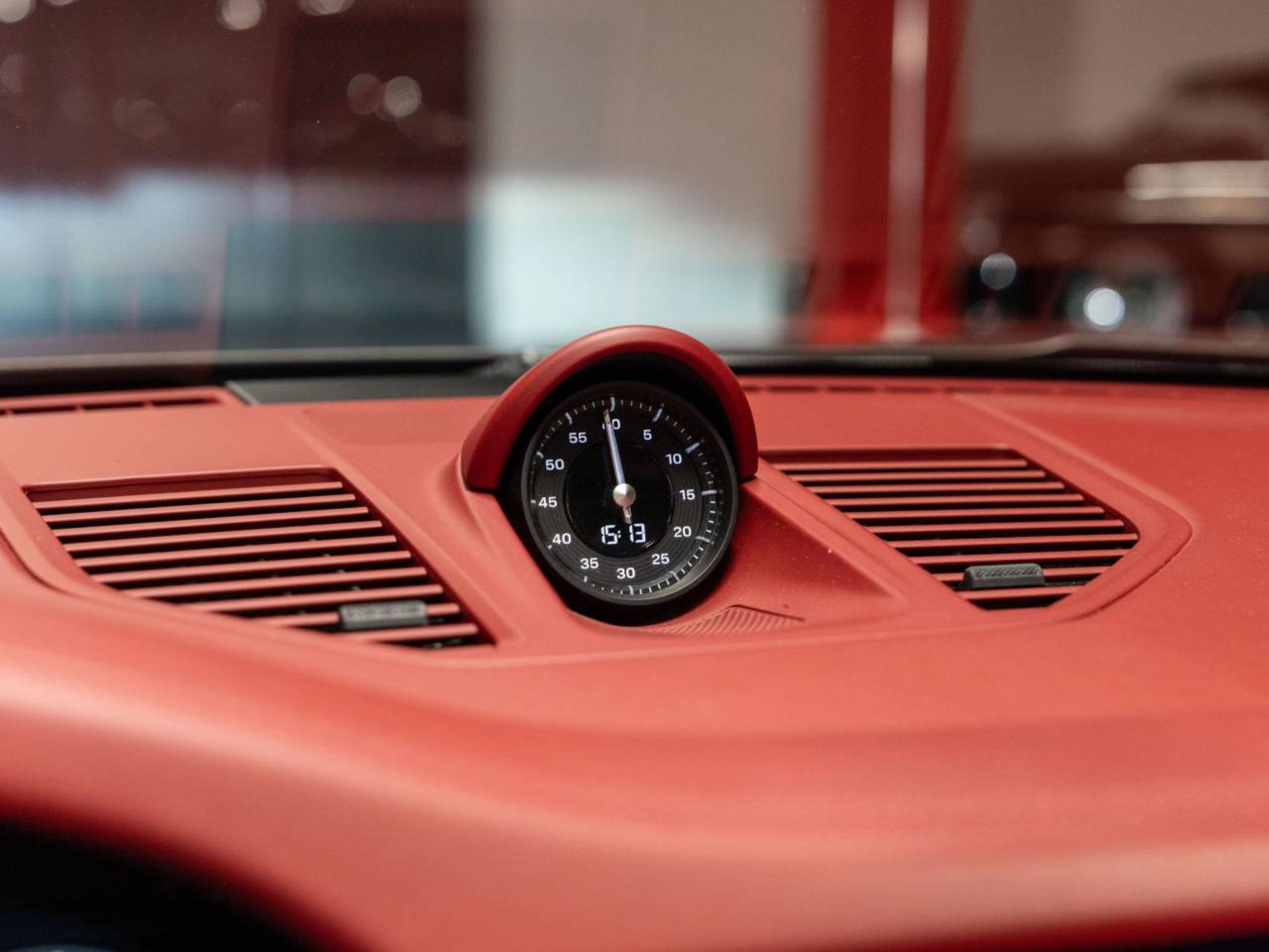 PORSCHE 911 Targa 4 GTS-image-11