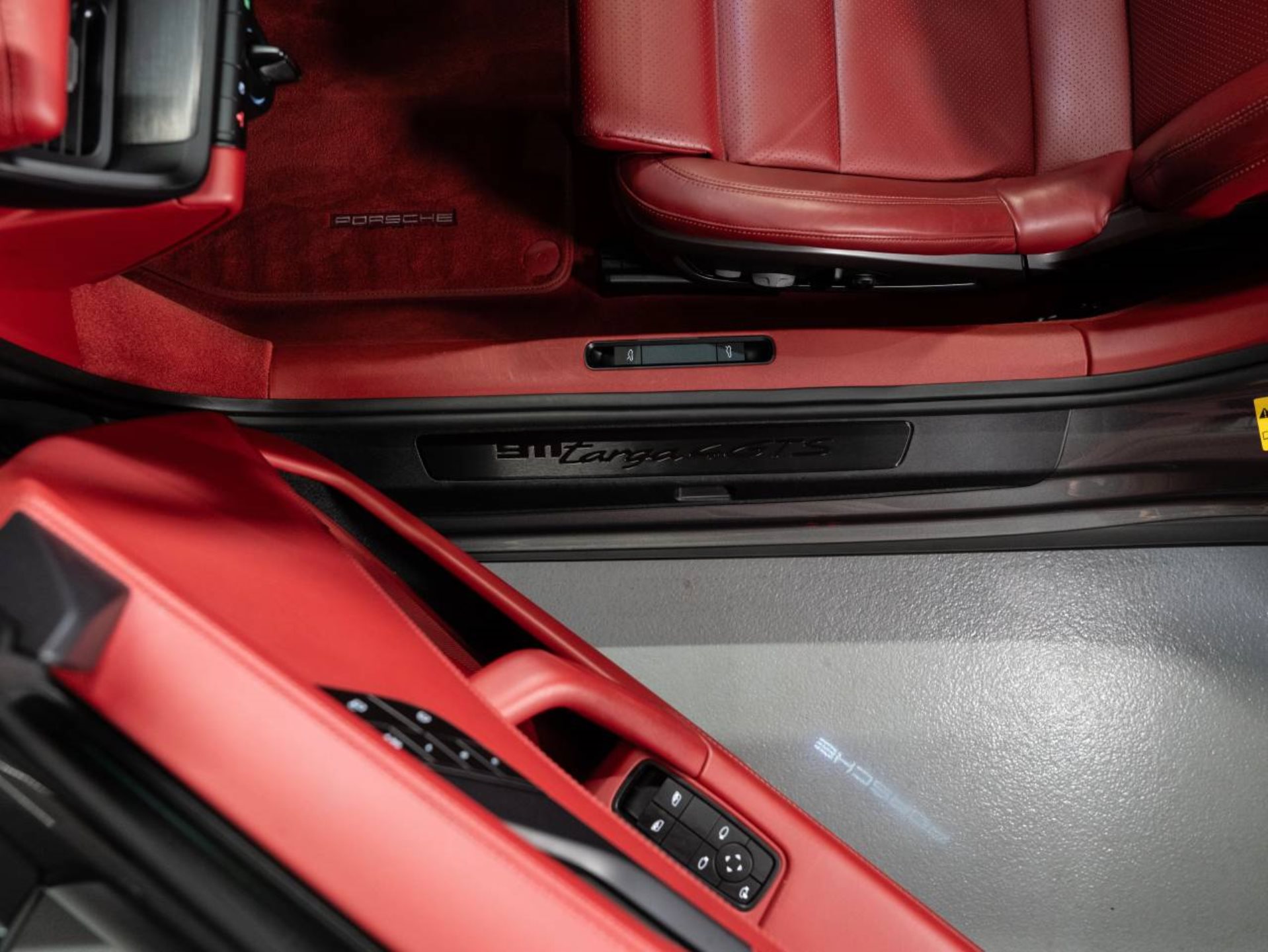 PORSCHE 911 Targa 4 GTS-image-20