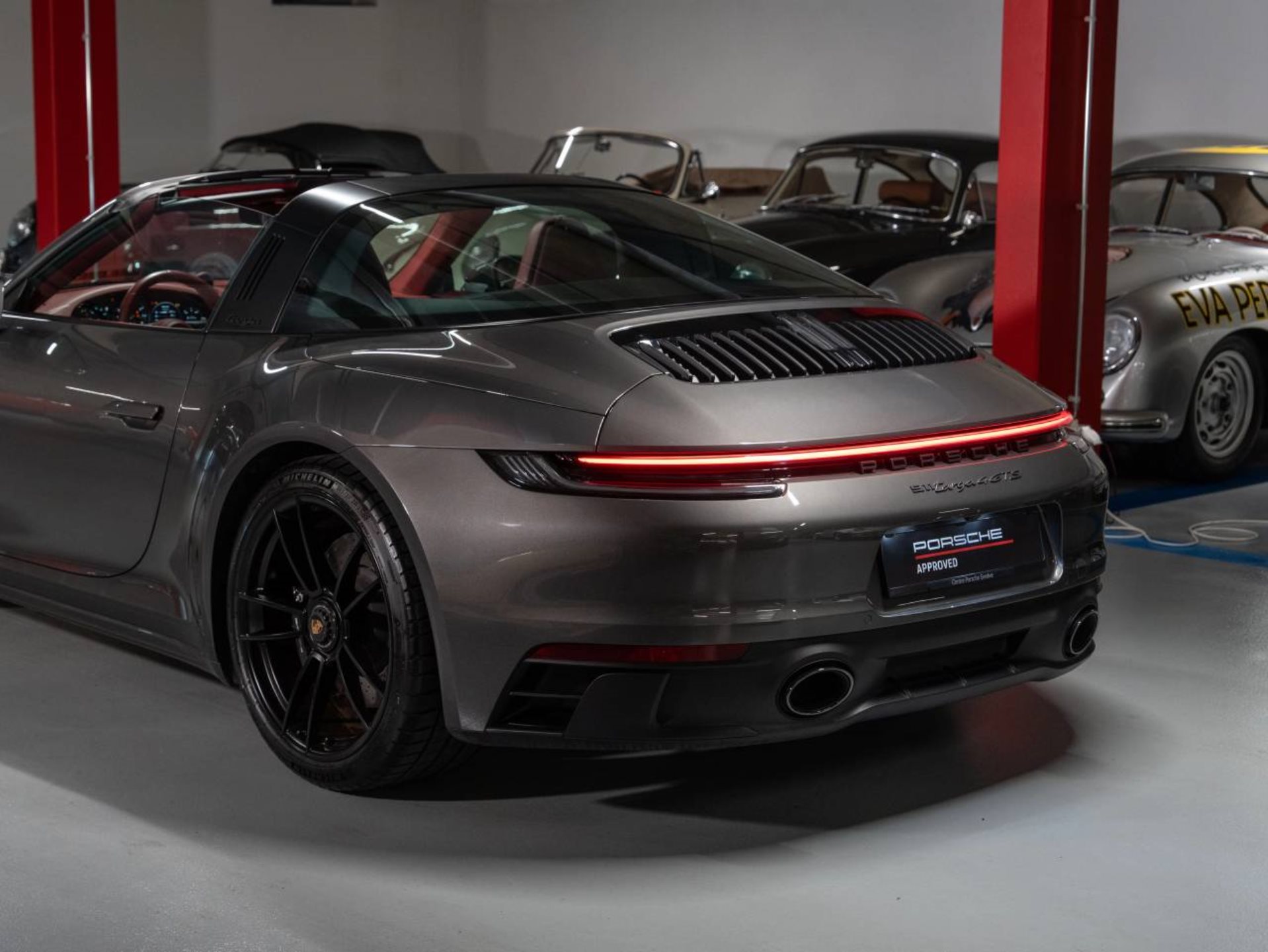 PORSCHE 911 Targa 4 GTS-image-24