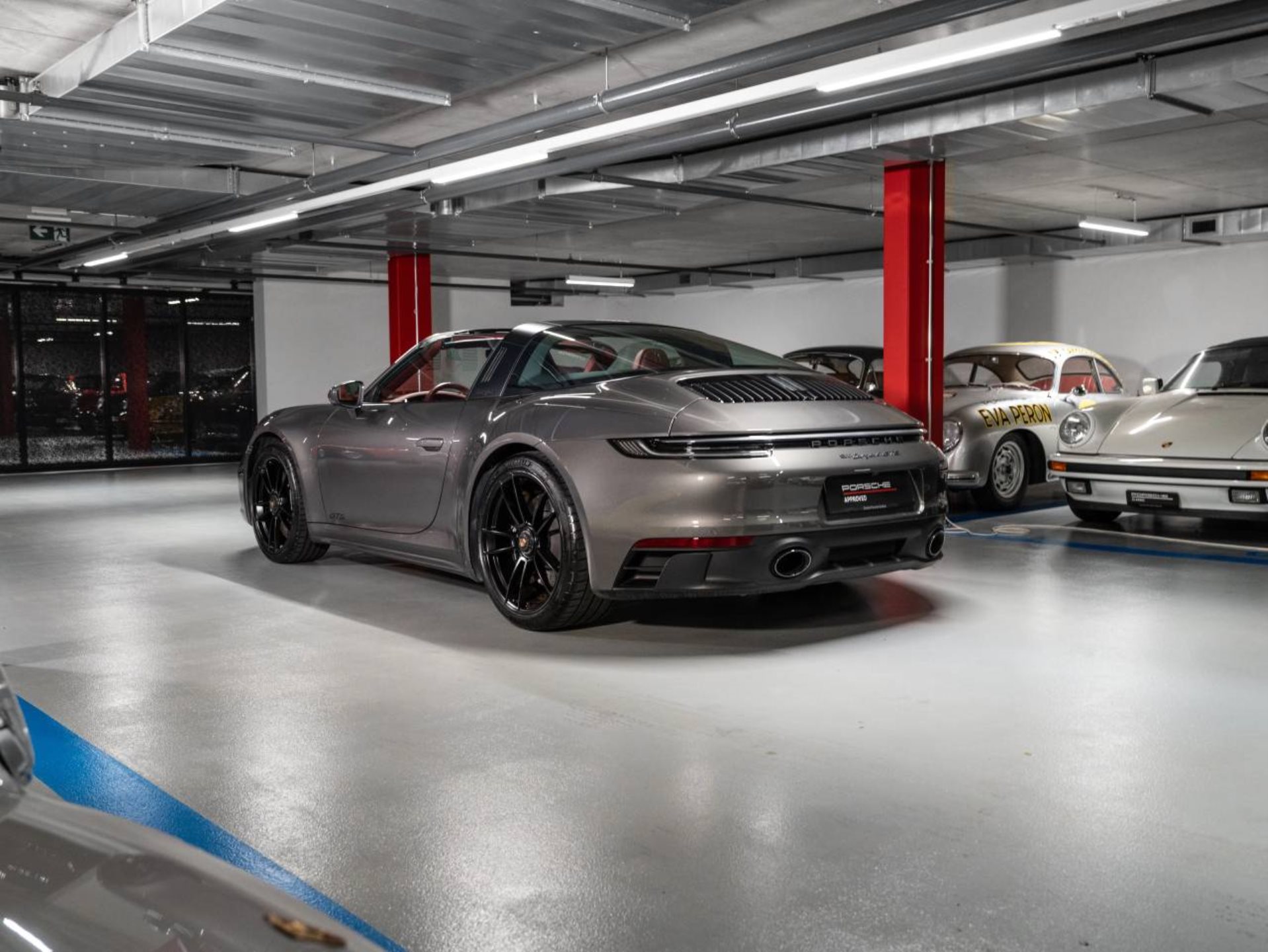 PORSCHE 911 Targa 4 GTS-showroom-element-2