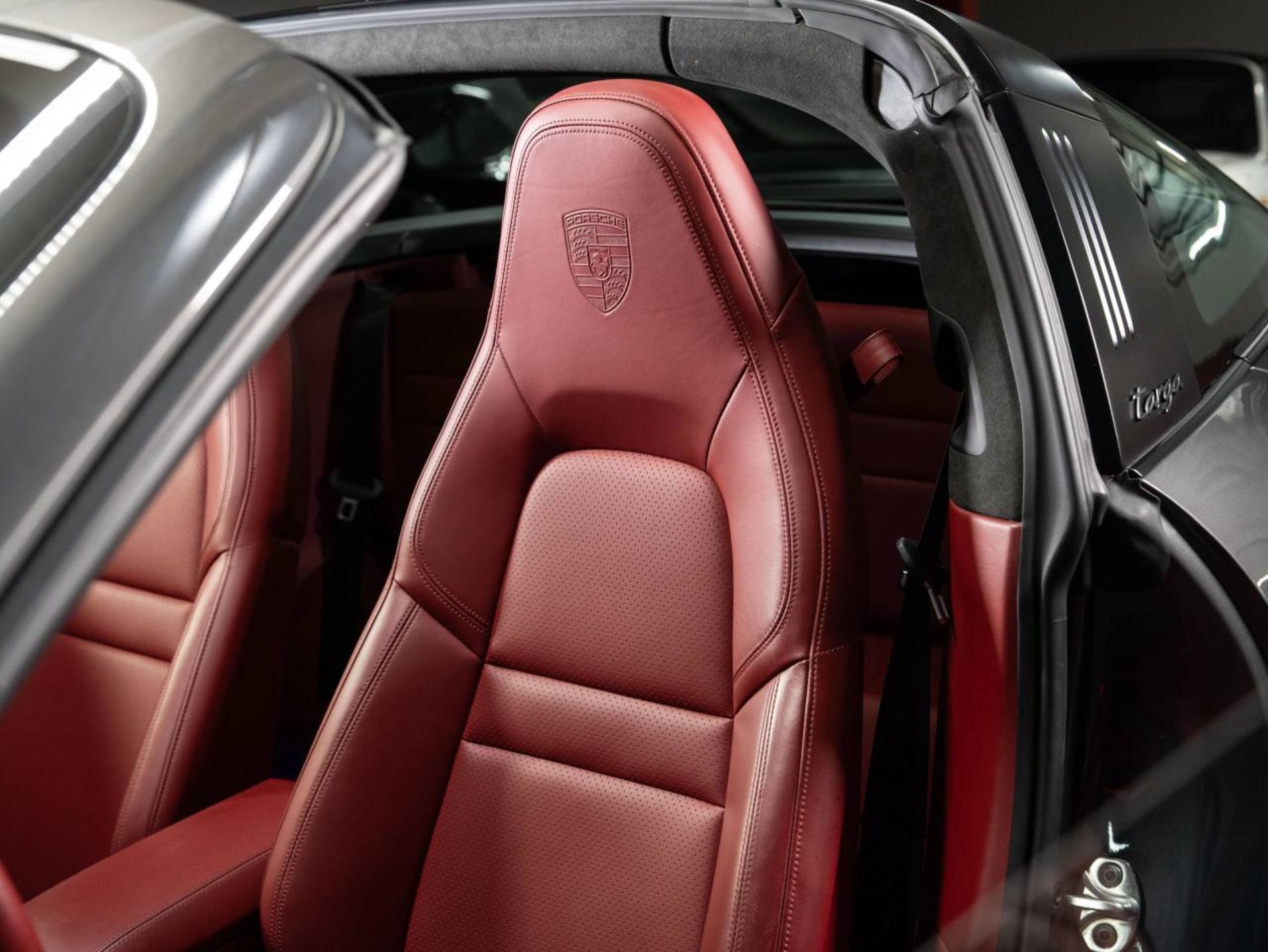 PORSCHE 911 Targa 4 GTS-image-17