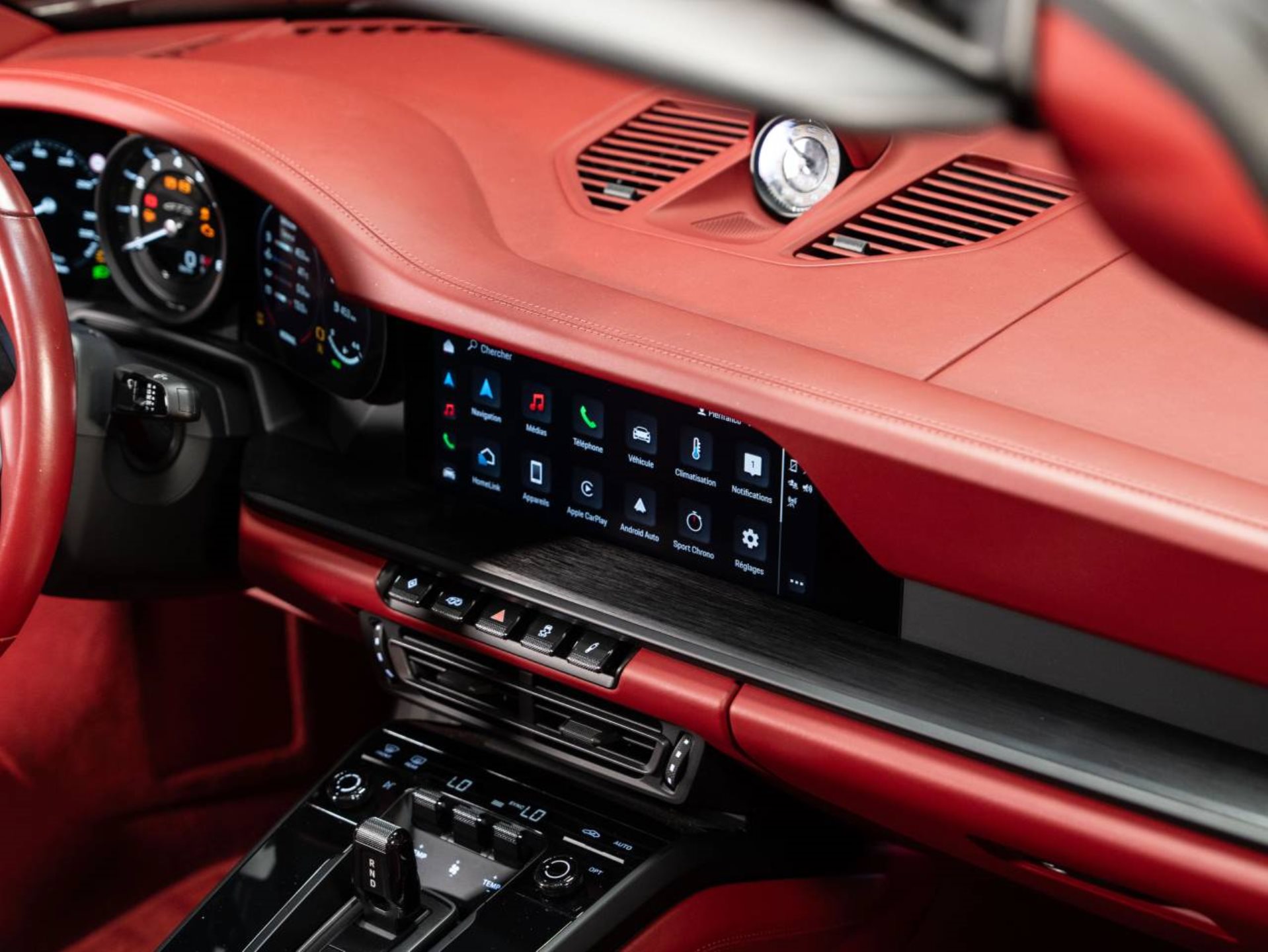 PORSCHE 911 Targa 4 GTS-image-13