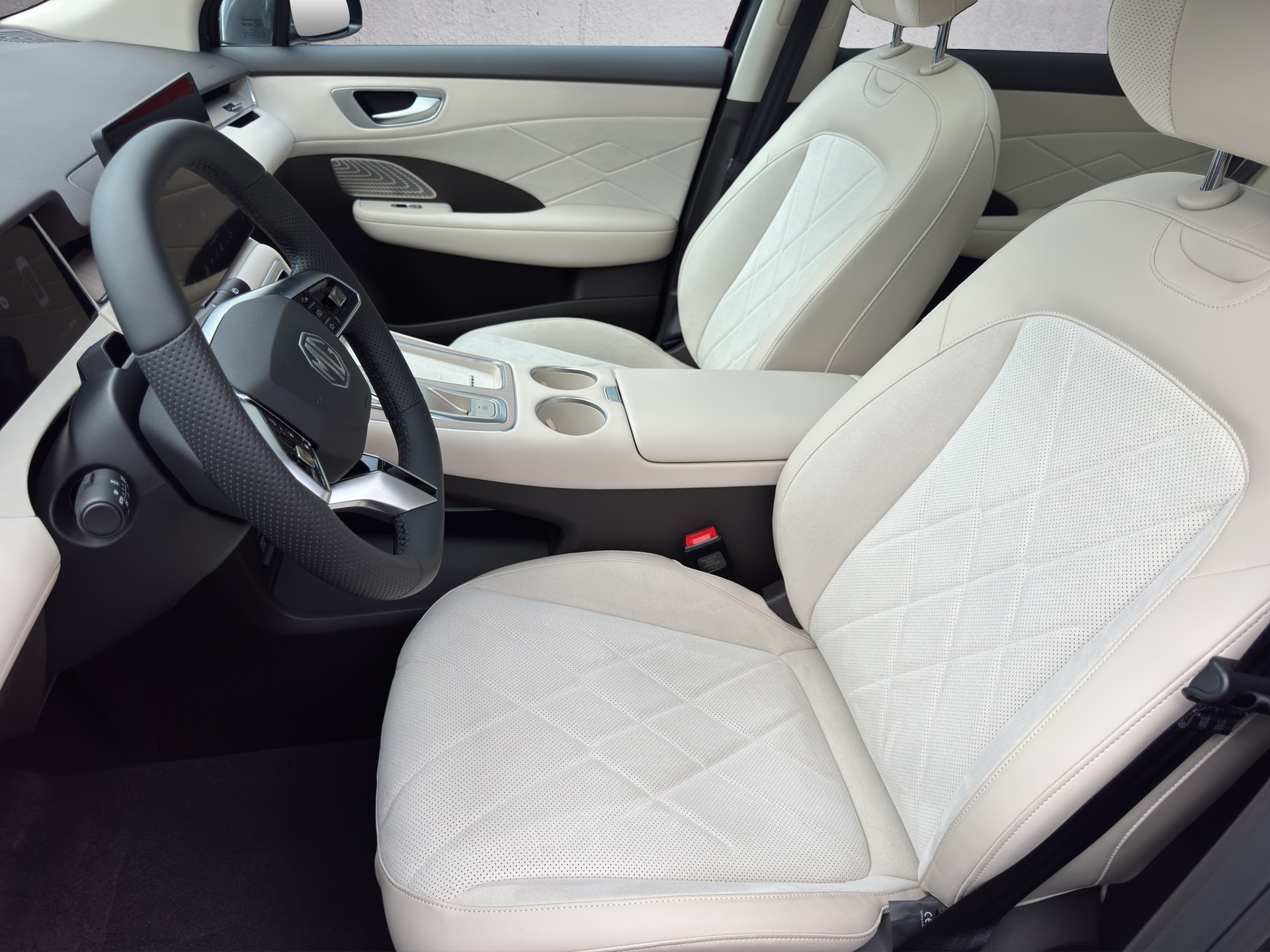 MG S6 EV 77kWh Luxury AWD-image-11