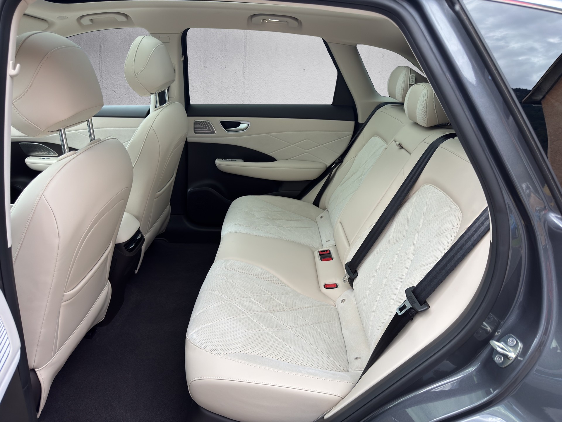 MG S6 EV 77kWh Luxury AWD-image-10