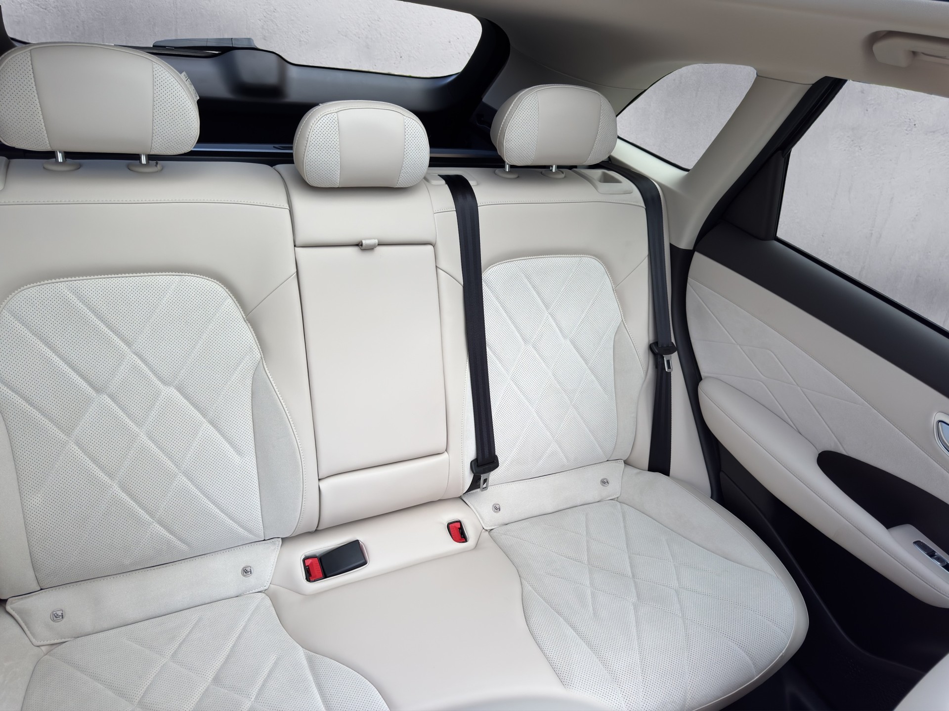 MG S6 EV 77kWh Luxury AWD-image-18