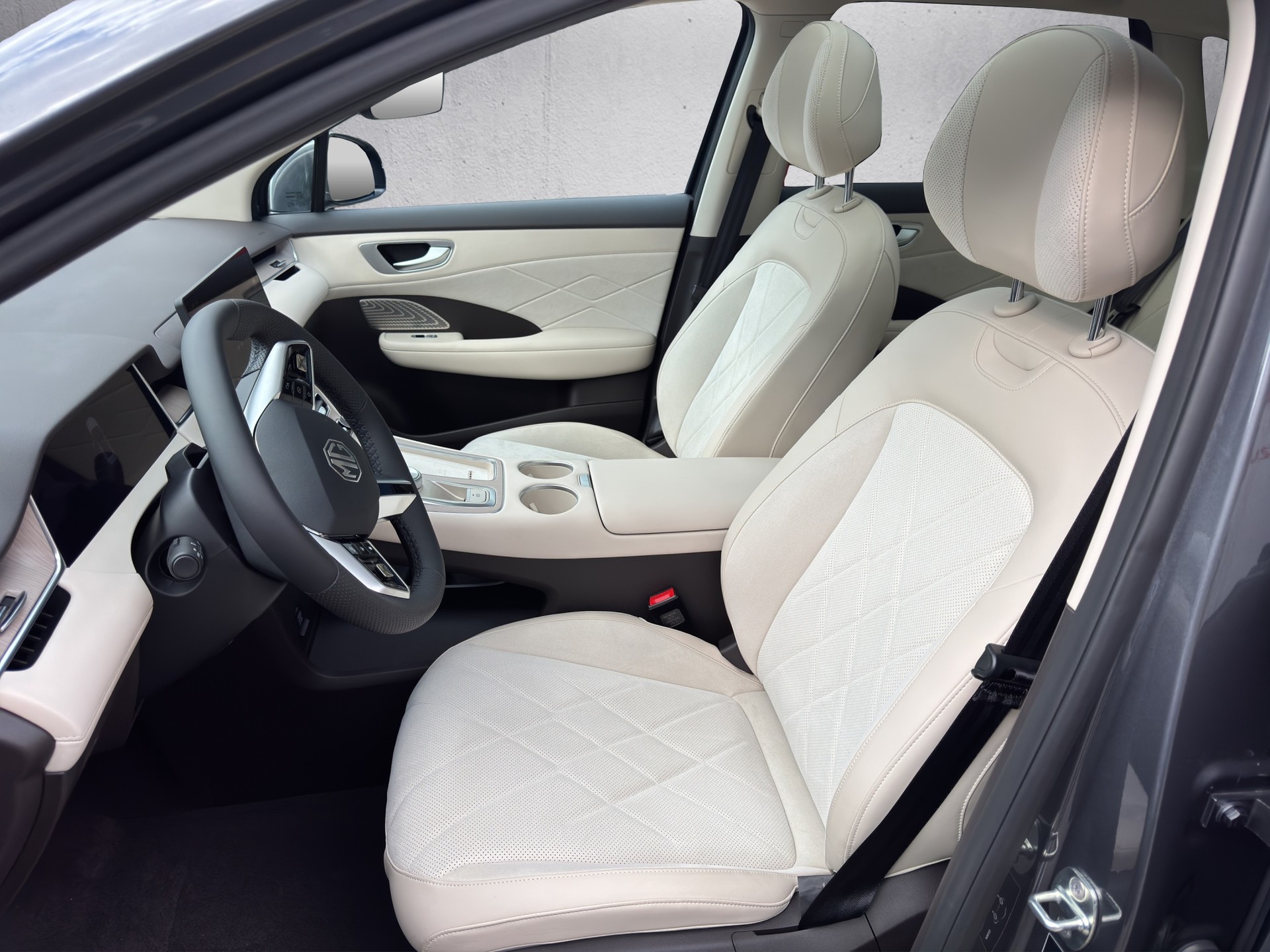 MG S6 EV 77kWh Luxury AWD-image-8