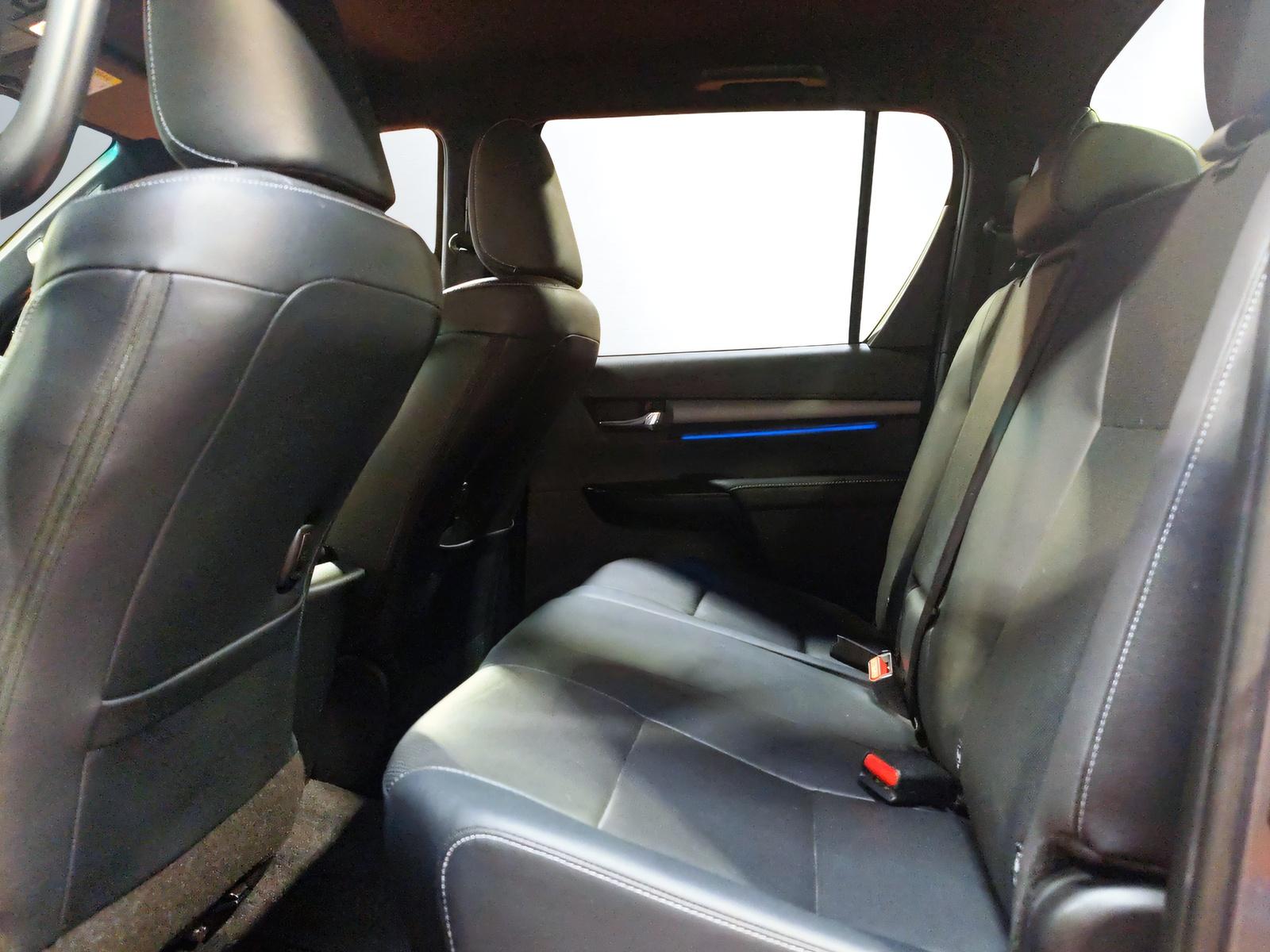 TOYOTA Hilux Double Cab.-Pick-up 2.8 D-4D 204 Invincible-image-15