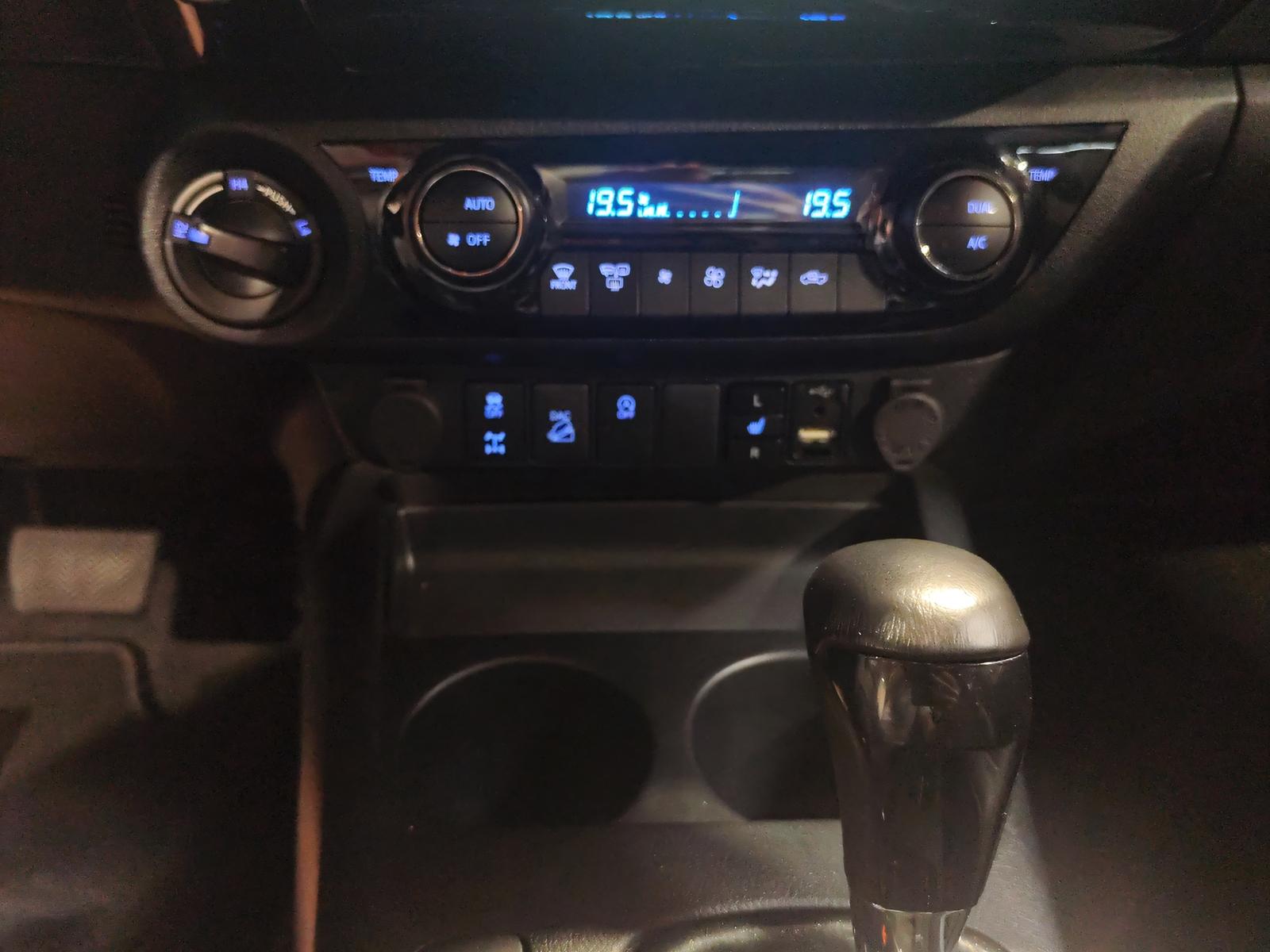 TOYOTA Hilux Double Cab.-Pick-up 2.8 D-4D 204 Invincible-image-13