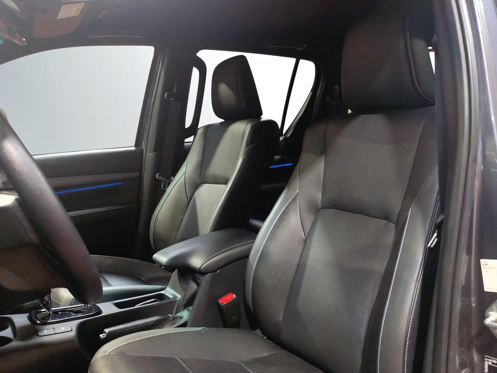 TOYOTA Hilux Double Cab.-Pick-up 2.8 D-4D 204 Invincible-image-7