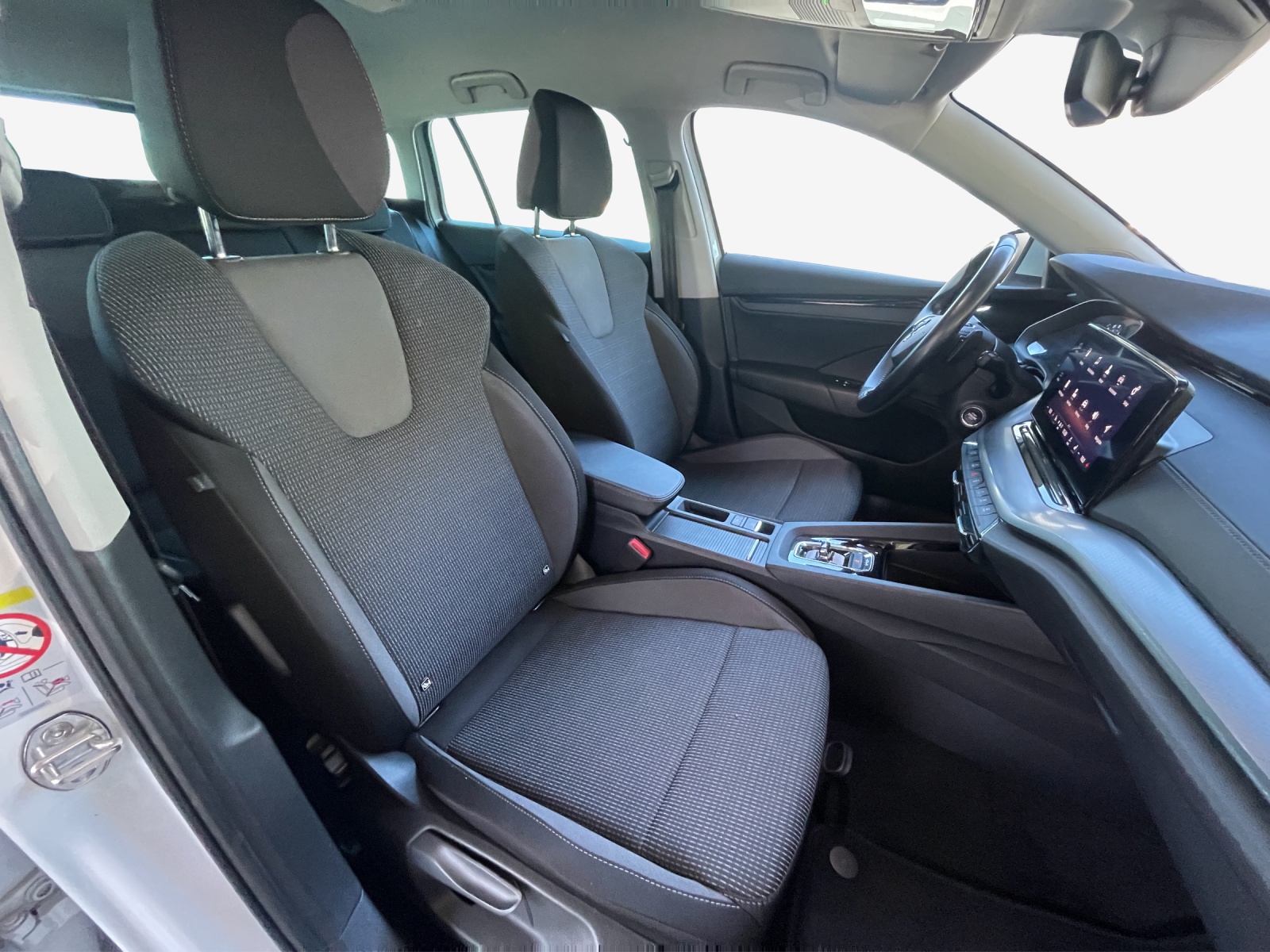 SKODA Octavia Combi 2.0 TDI DSG Ambition 4x4-image-14