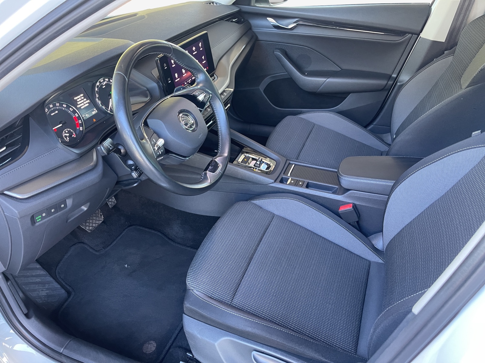 SKODA Octavia Combi 2.0 TDI DSG Ambition 4x4-image-7