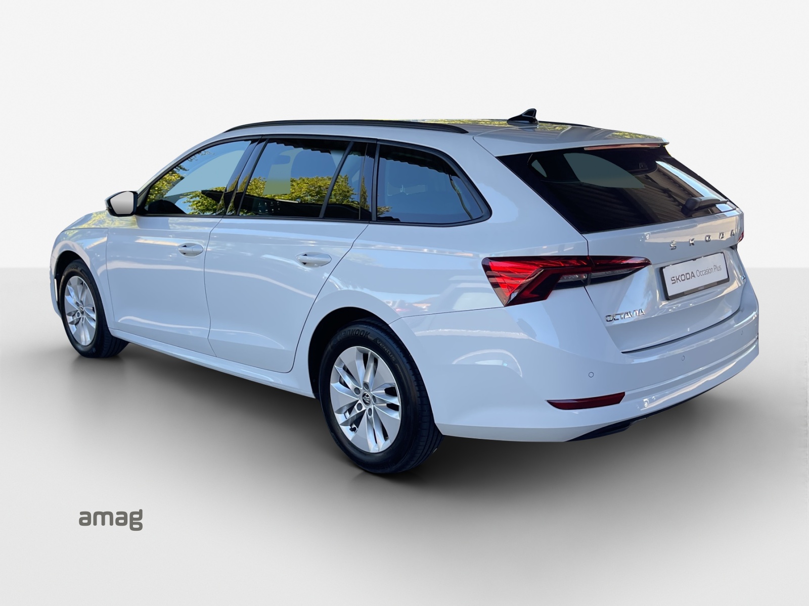 SKODA Octavia Combi 2.0 TDI DSG Ambition 4x4-image-2