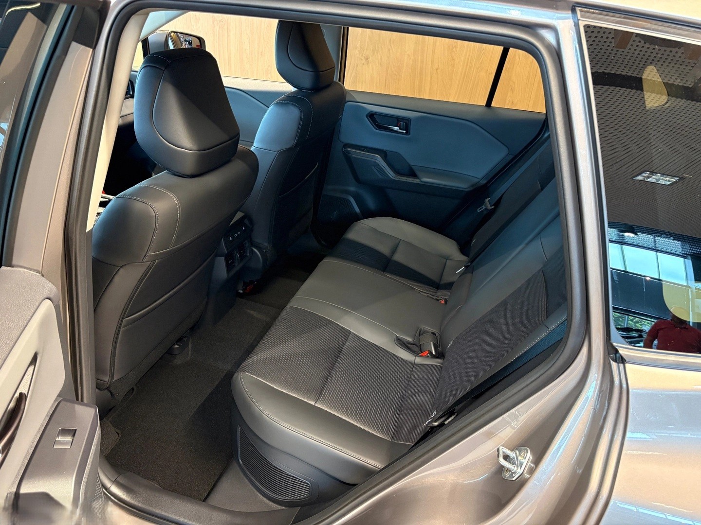 TOYOTA RAV-4 2.5 PHEV Premium e-CVT 4WD-image-9