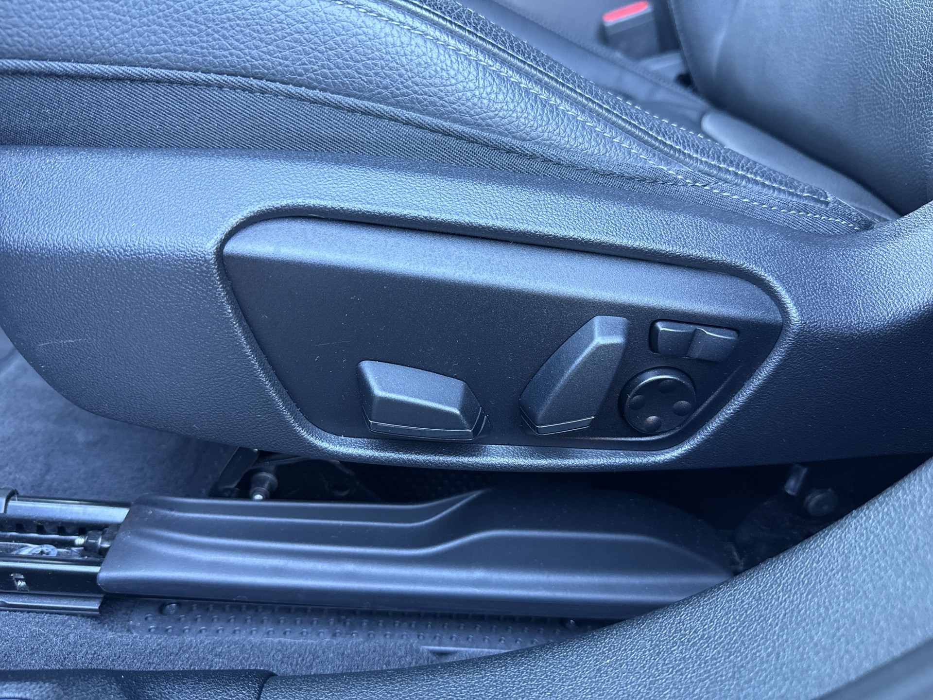 BMW 118i Pure M Sport Steptronic-image-18