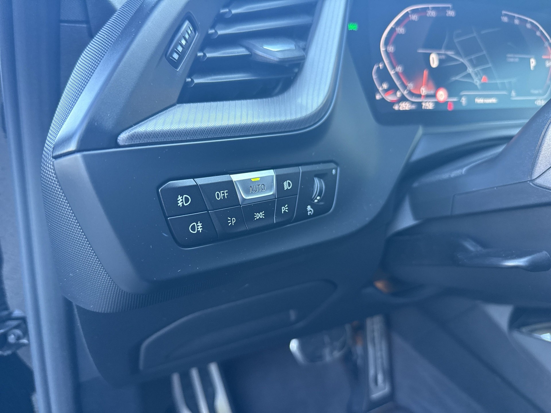 BMW 118i Pure M Sport Steptronic-image-19