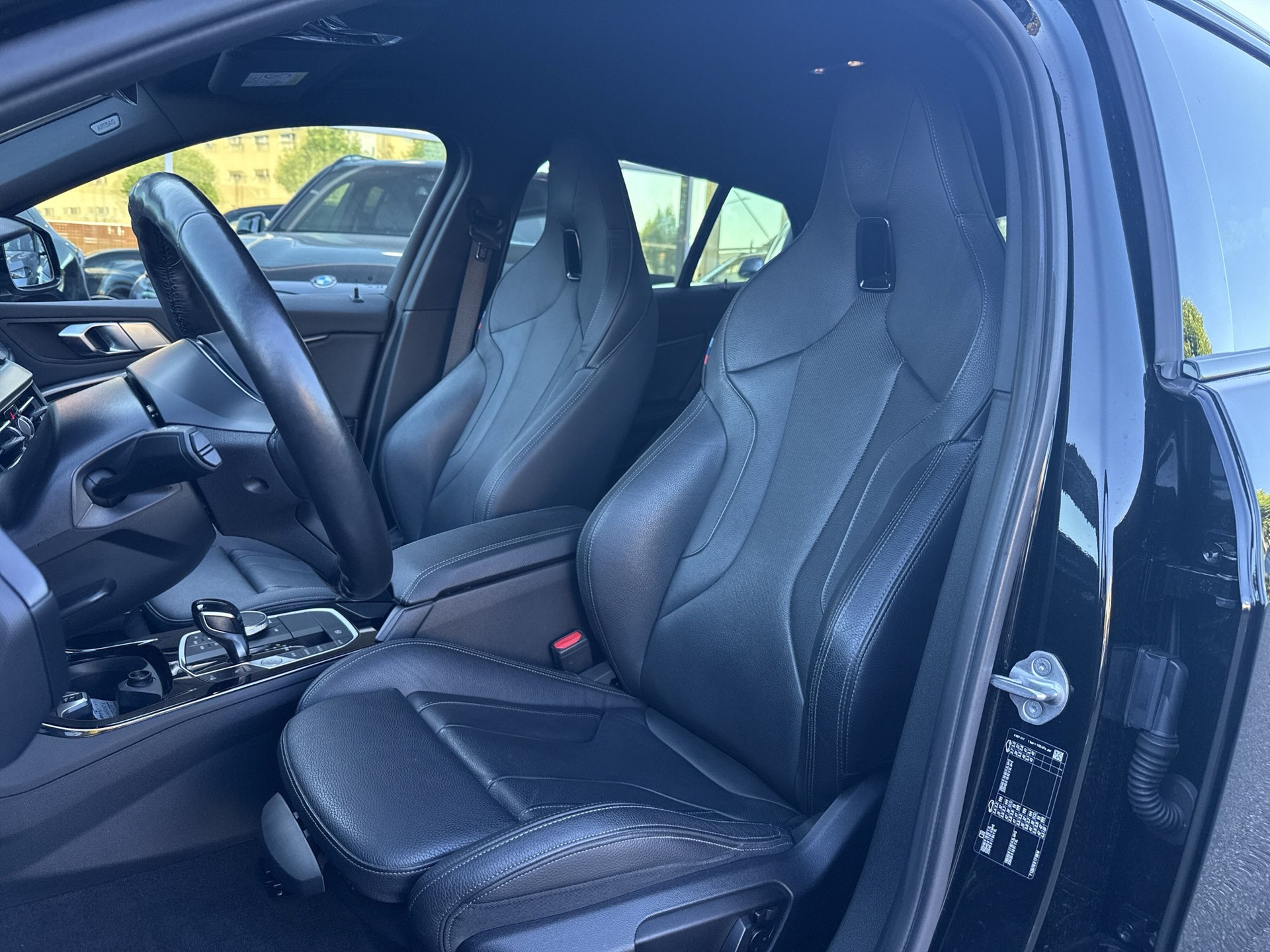 BMW 118i Pure M Sport Steptronic-image-9