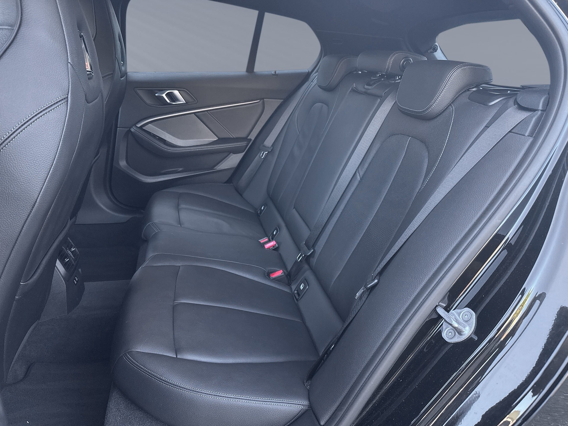 BMW 118i Pure M Sport Steptronic-image-6