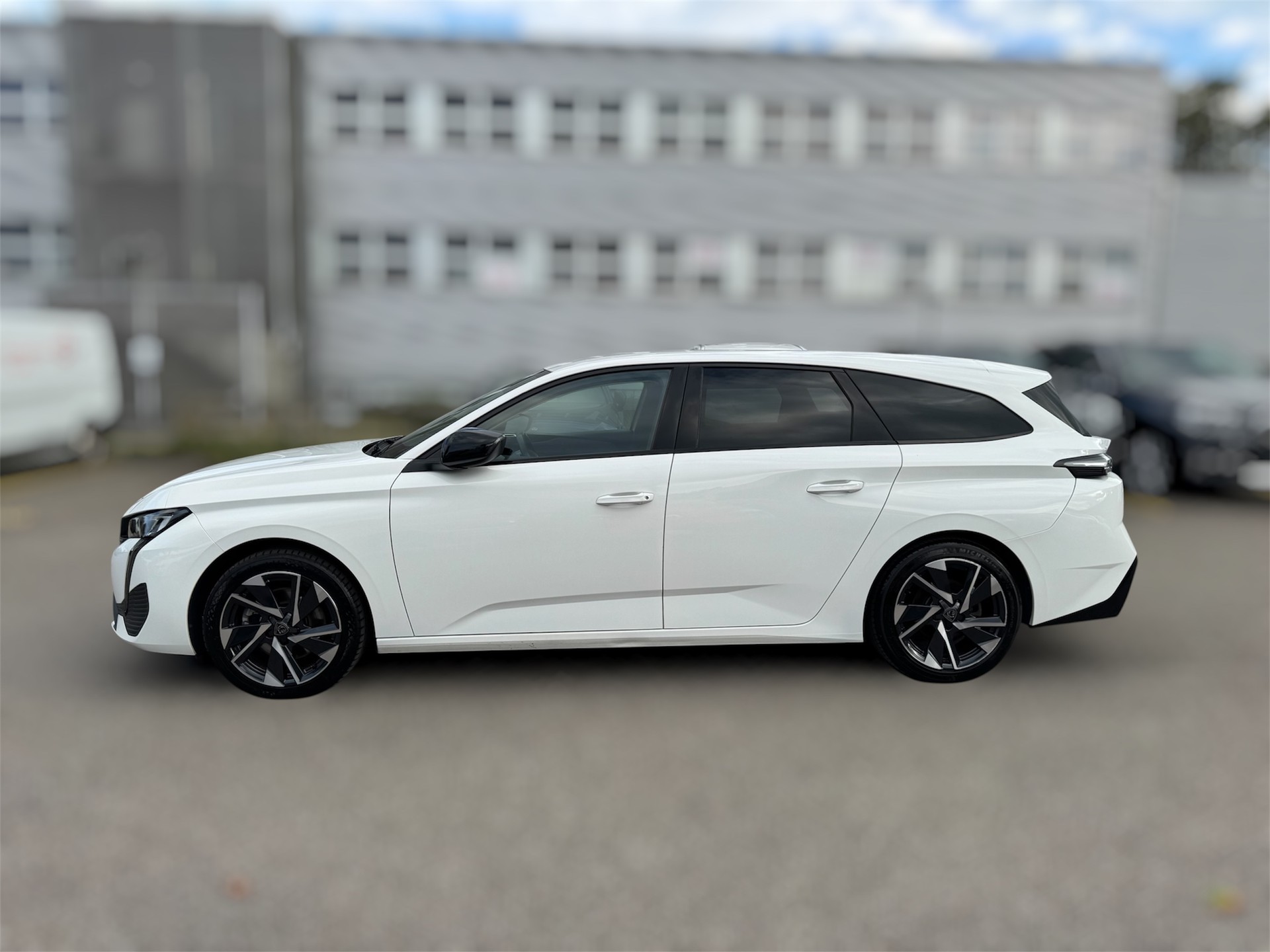 PEUGEOT 308 SW 1.5 BlueHDI Allure Pack EAT8-image-7