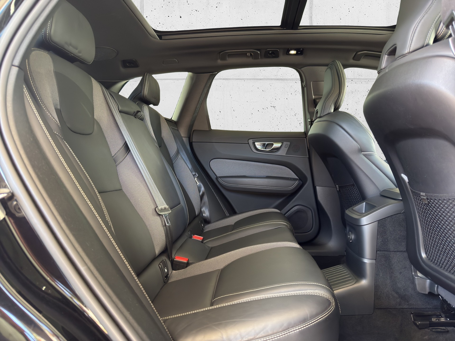 VOLVO XC60 T6 eAWD PluginHybrid Plus Dark Geartronic-image-12
